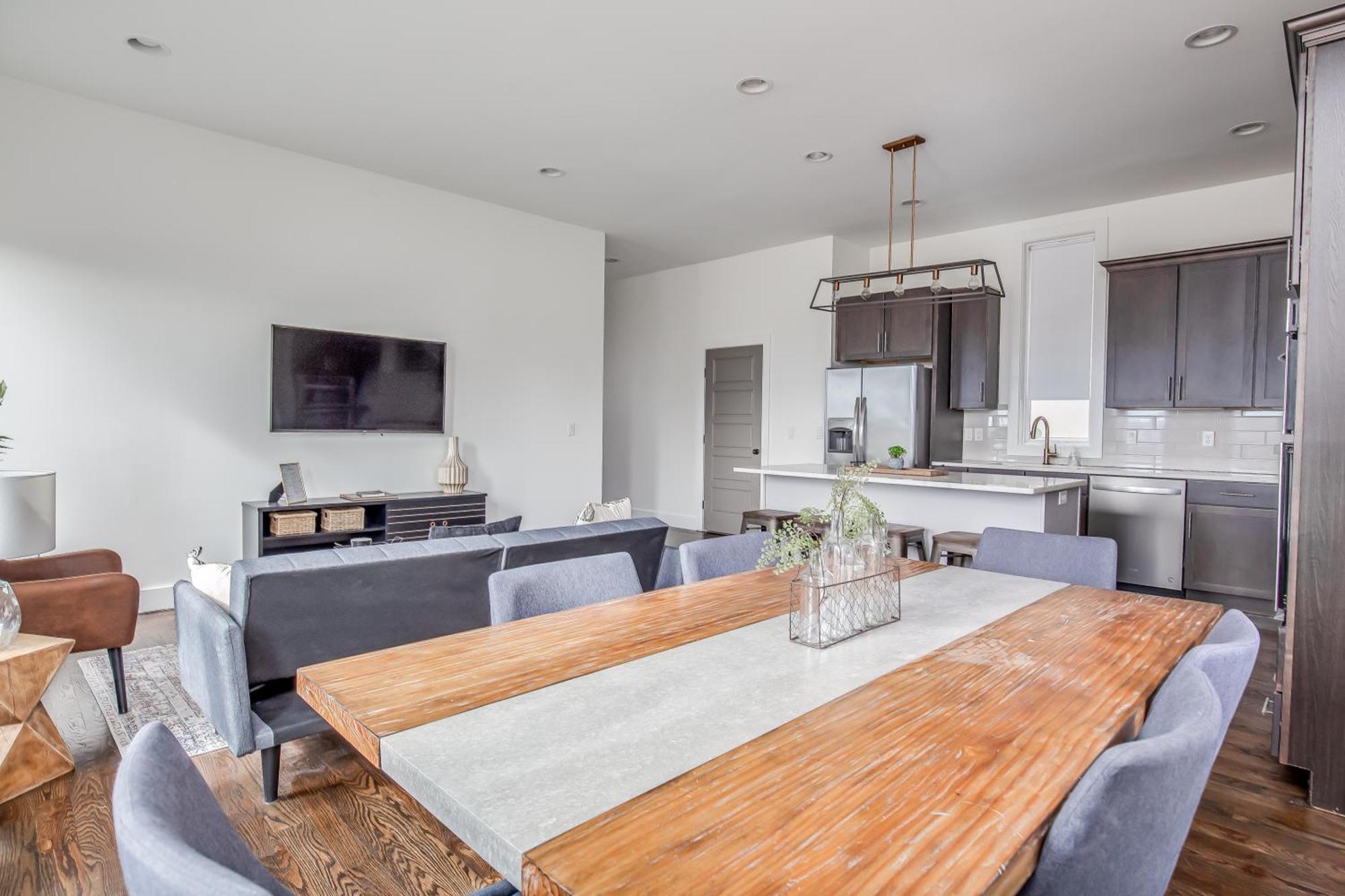 Whiskey House With Rooftop Golf, Views! 8min To Downtown! Sleeps 9! Nashville
