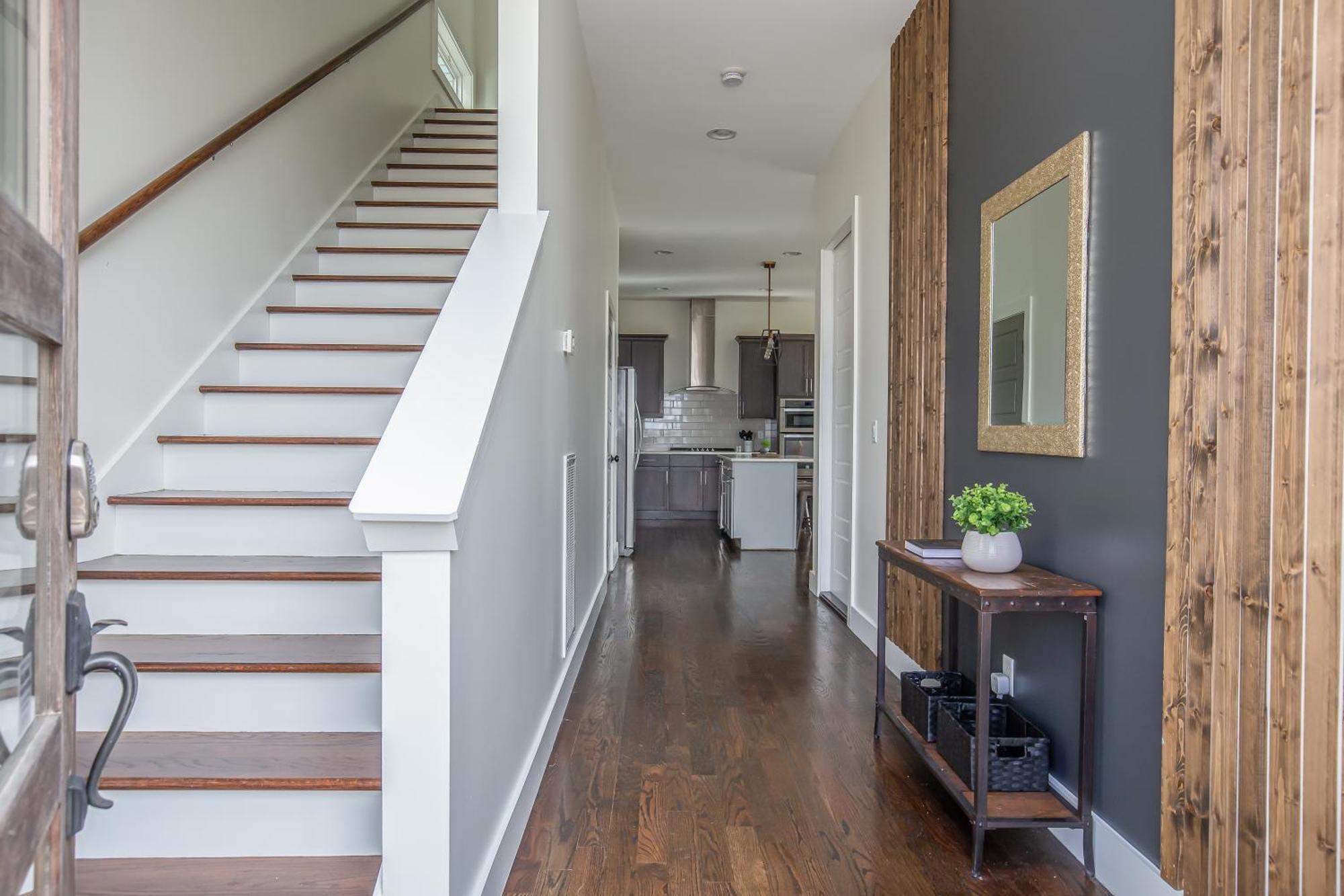 Whiskey House With Rooftop Golf, Views! 8min To Downtown! Sleeps 9!