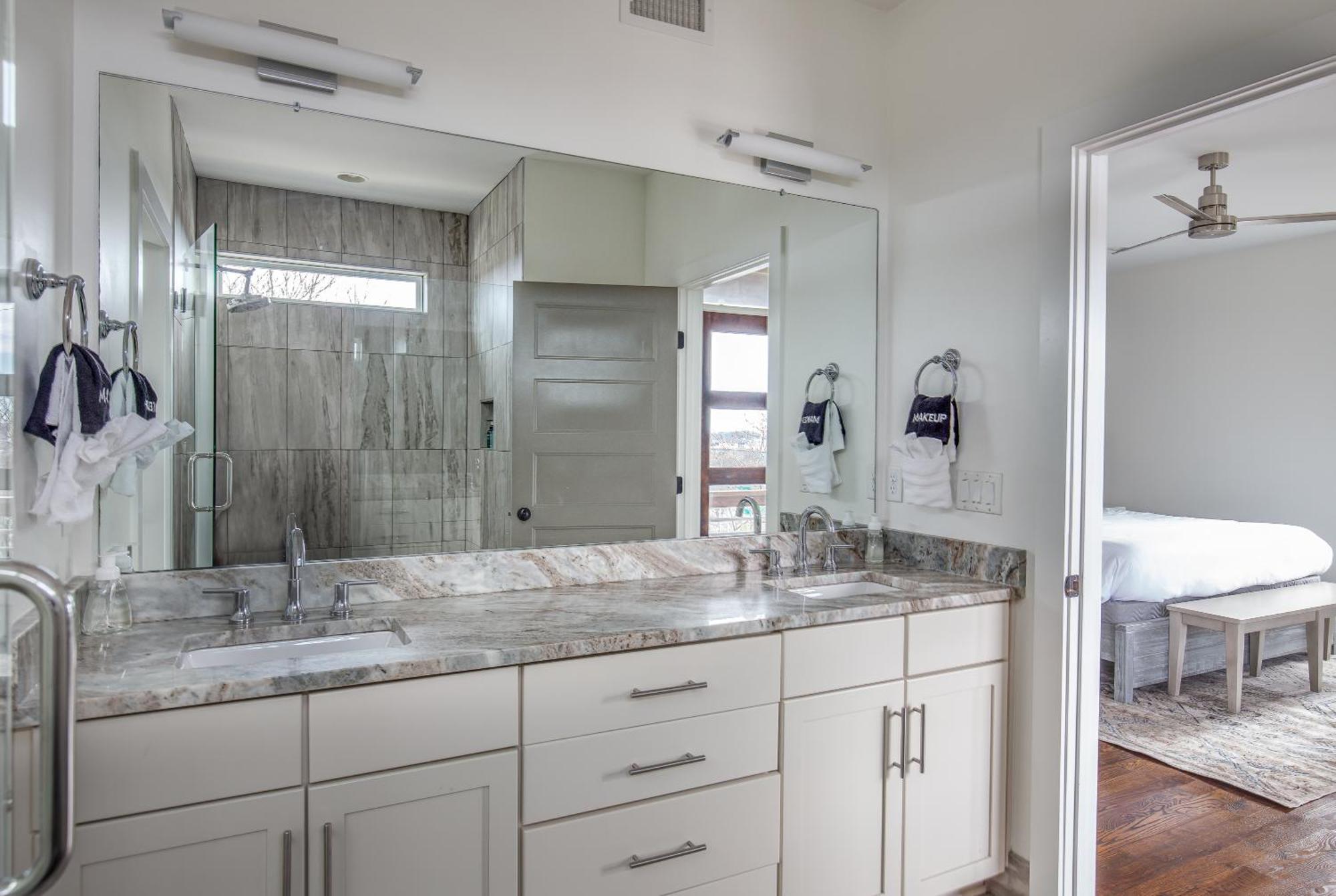 Whiskey House With Rooftop Golf, Views! 8min To Downtown! Sleeps 9! Nashville