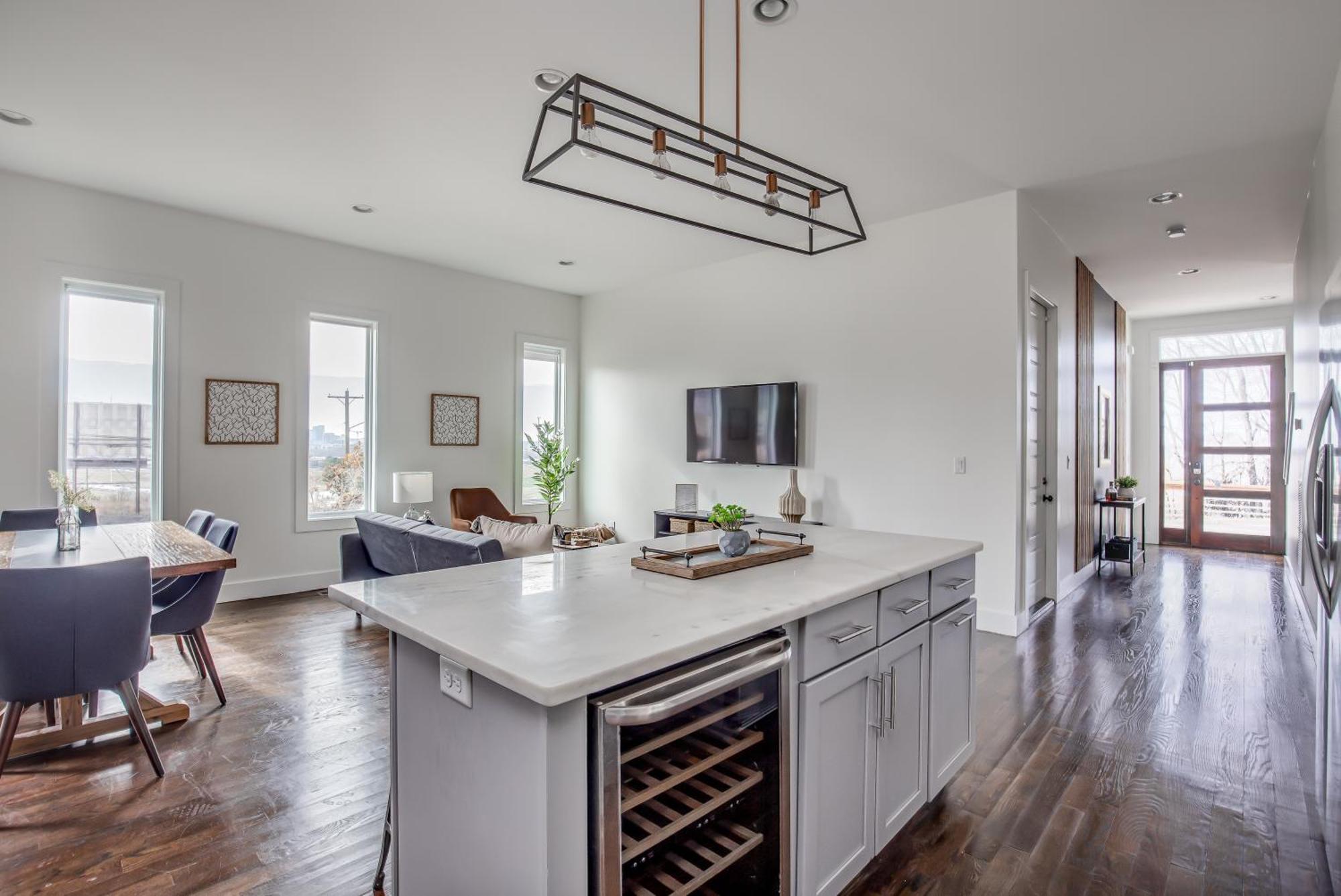 Holiday home Whiskey House With Rooftop Golf, Views! 8min To Downtown! Sleeps 9!