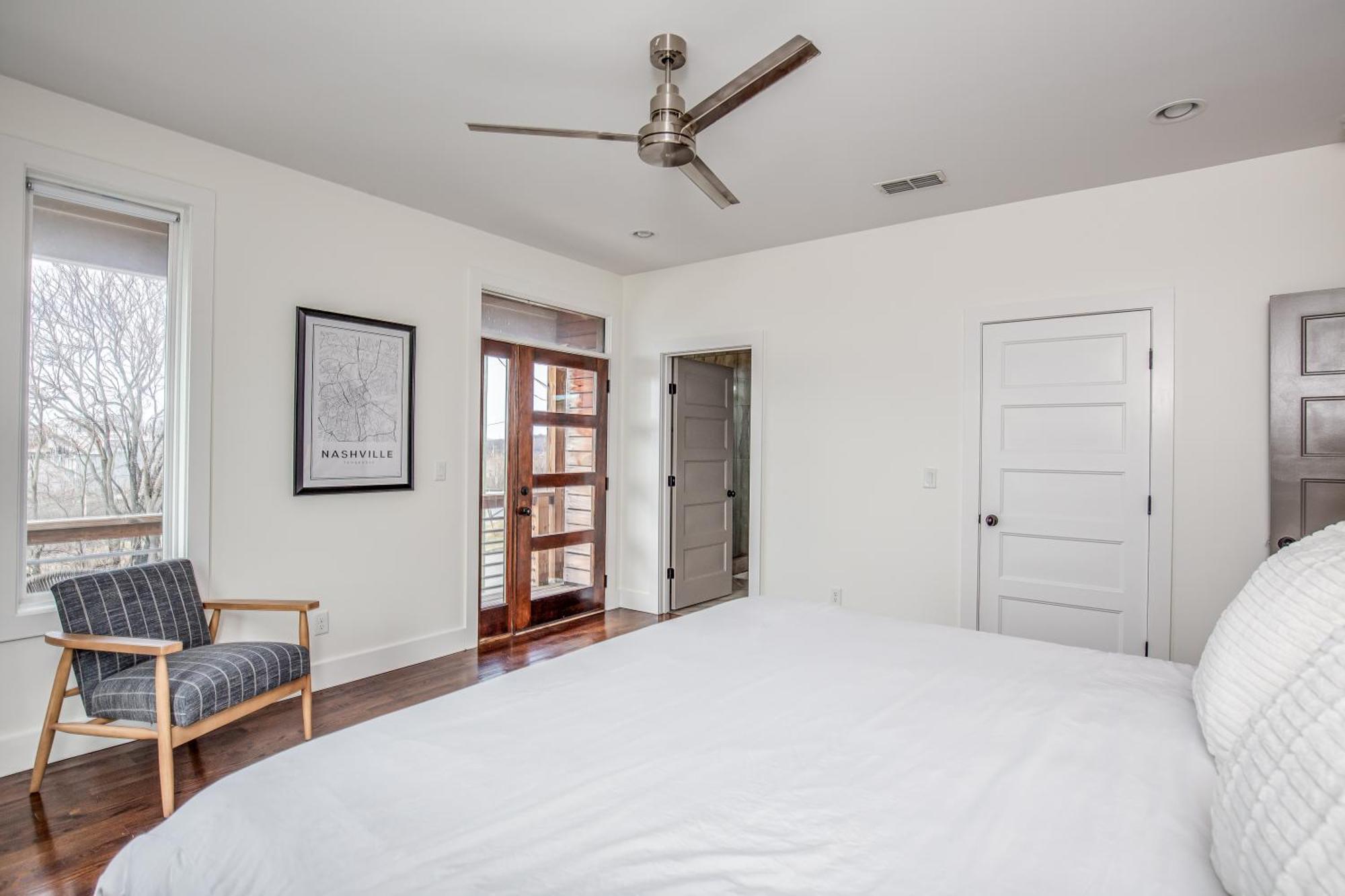 Whiskey House With Rooftop Golf, Views! 8min To Downtown! Sleeps 9! Holiday home *