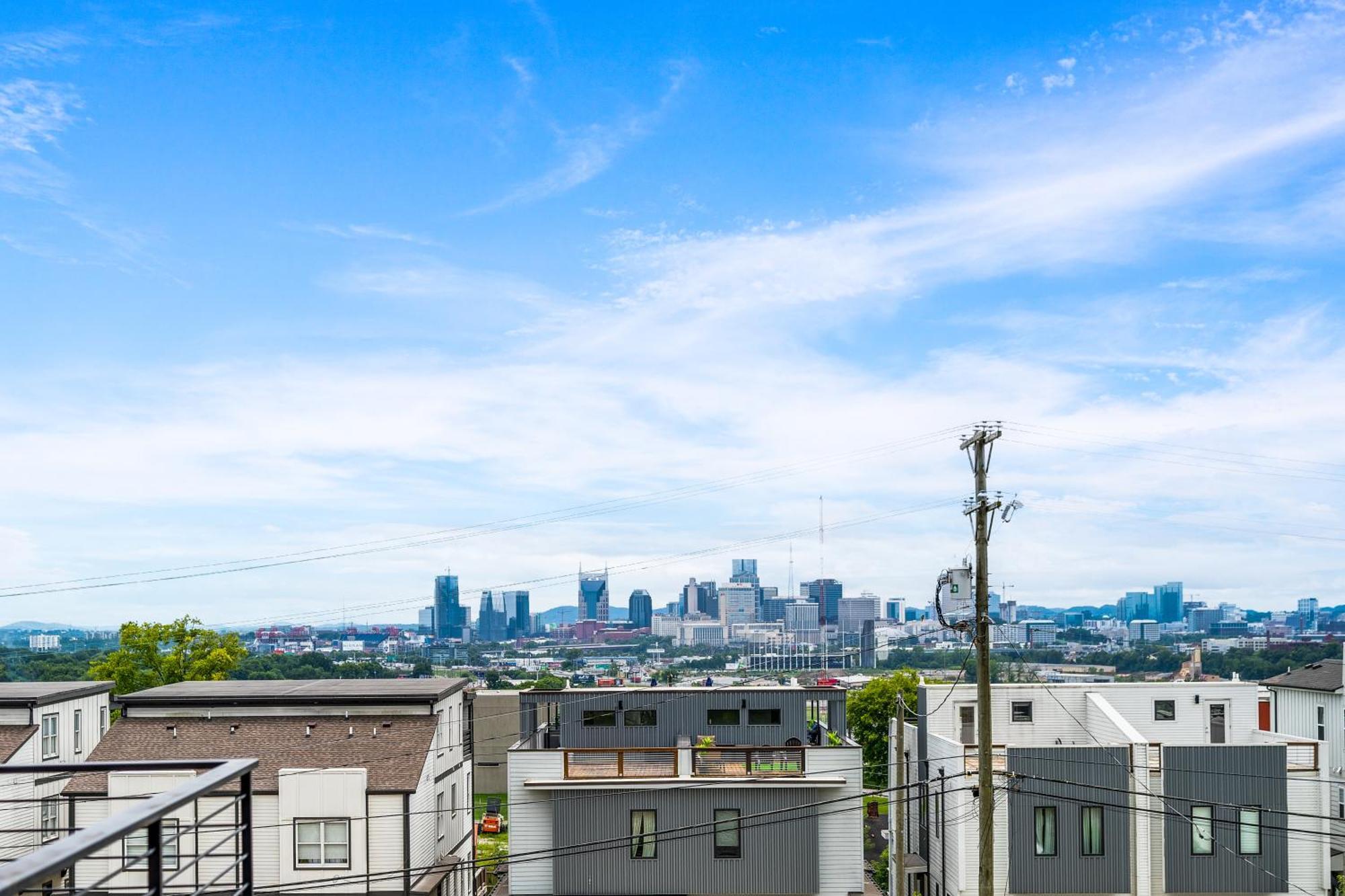 Holiday home Nash House & Bars Of Broadway With Hot Tub, Rooftop Bar And Views! 8min Downtown! Sleeps 12! Nashville