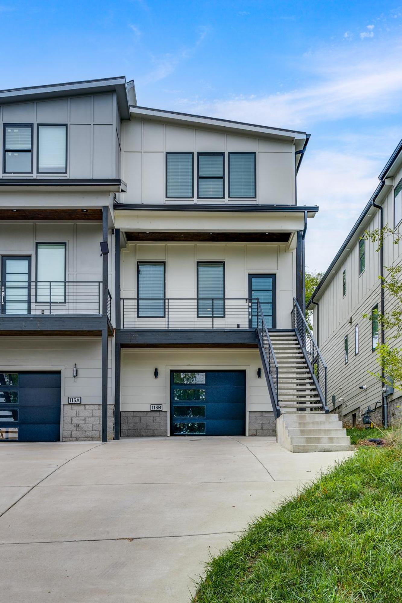Nash House & Bars Of Broadway With Hot Tub, Rooftop Bar And Views! 8min Downtown! Sleeps 12! Holiday home
