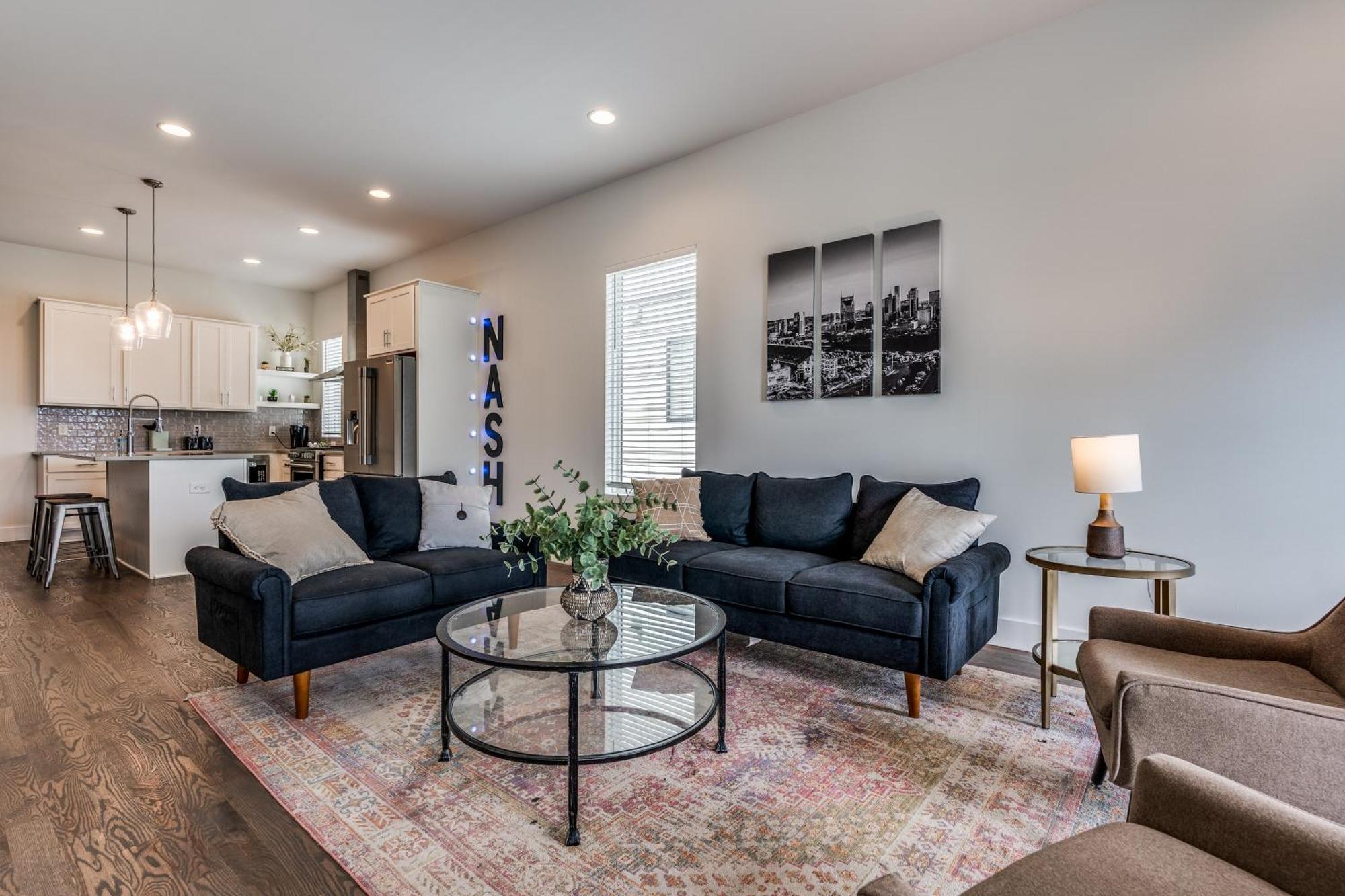 Holiday home Nash House & Bars Of Broadway With Hot Tub, Rooftop Bar And Views! 8min Downtown! Sleeps 12!