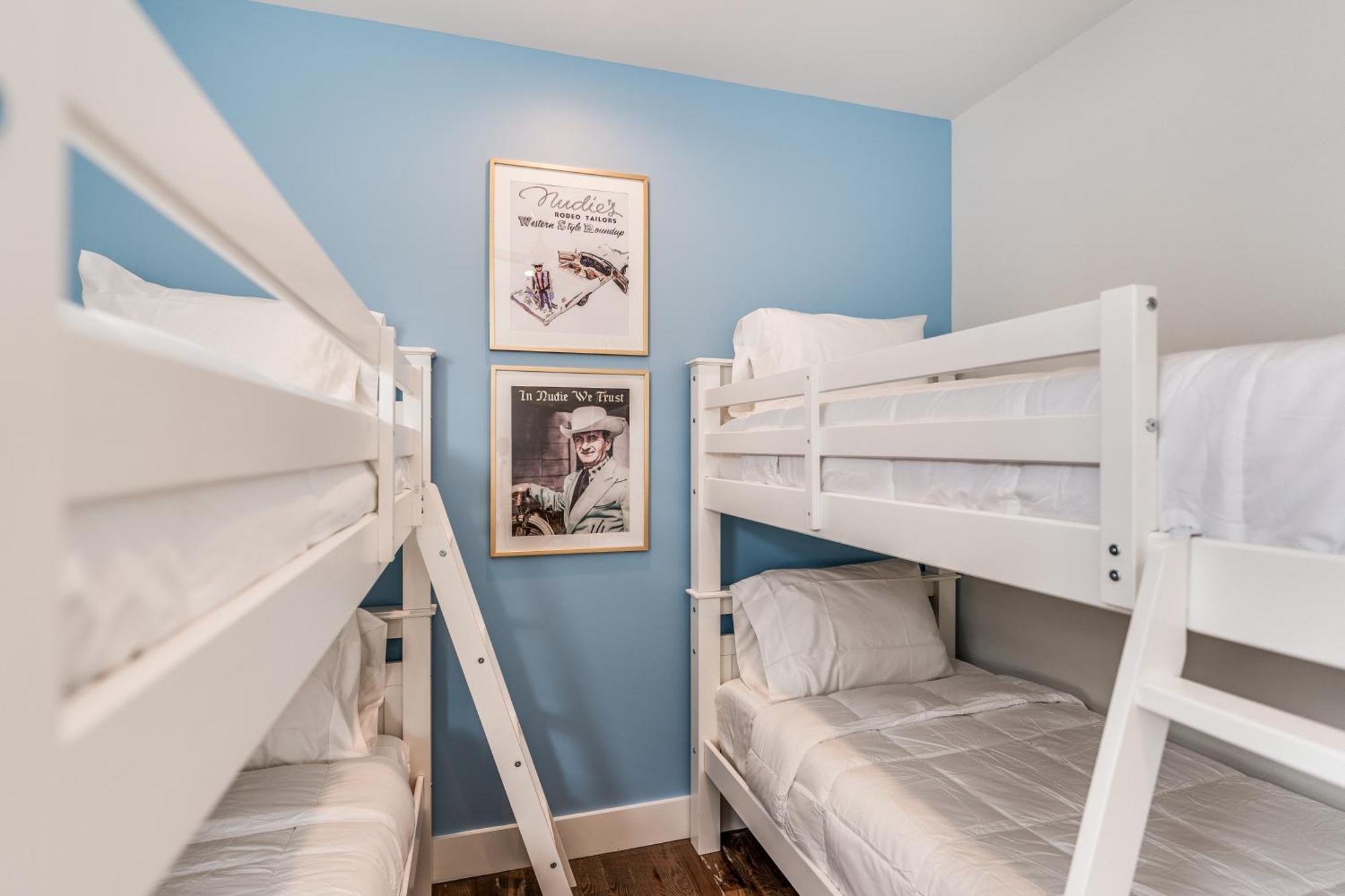 Nash House & Bars Of Broadway With Hot Tub, Rooftop Bar And Views! 8min Downtown! Sleeps 12!