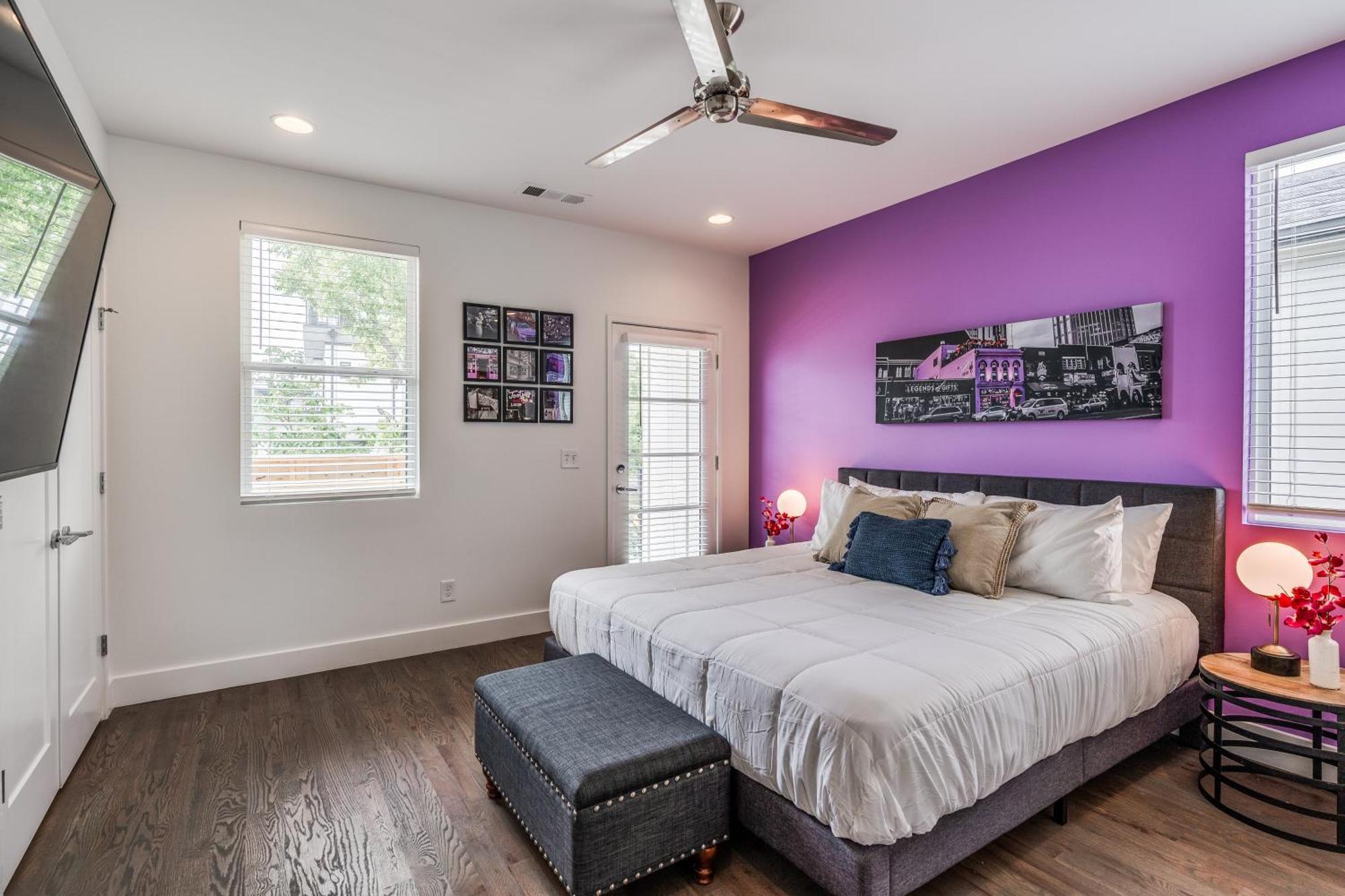 Nash House & Bars Of Broadway With Hot Tub, Rooftop Bar And Views! 8min Downtown! Sleeps 12! Holiday home Nashville