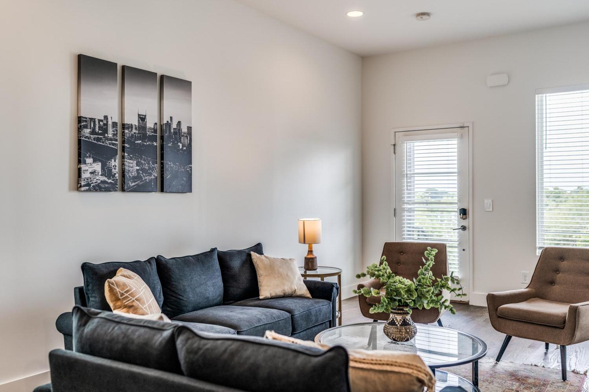 Holiday home Nash House & Bars Of Broadway With Hot Tub, Rooftop Bar And Views! 8min Downtown! Sleeps 12! *