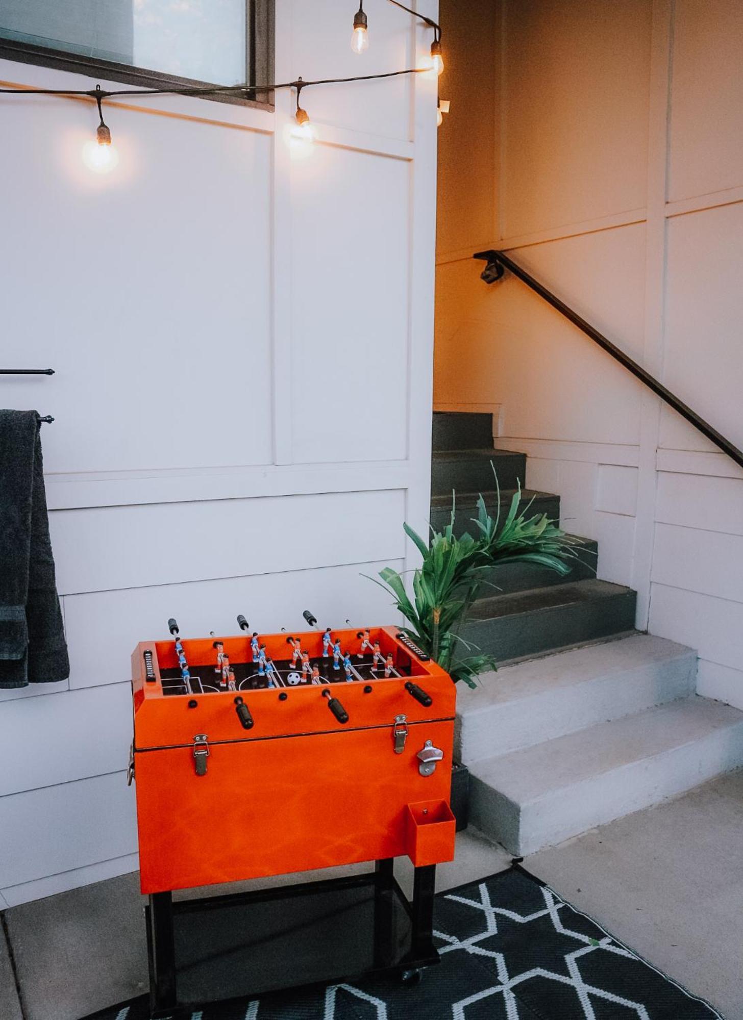 Nash House & Bars Of Broadway With Hot Tub, Rooftop Bar And Views! 8min Downtown! Sleeps 12! Nashville
