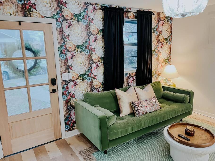 Dreami East - 2br Retreat With Cozy Patio And Mini Golf Apartment