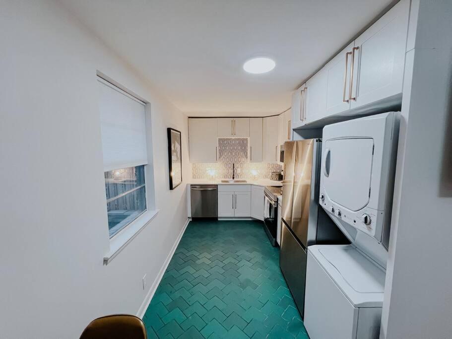 Apartment Dreami East - 2br Retreat With Cozy Patio And Mini Golf