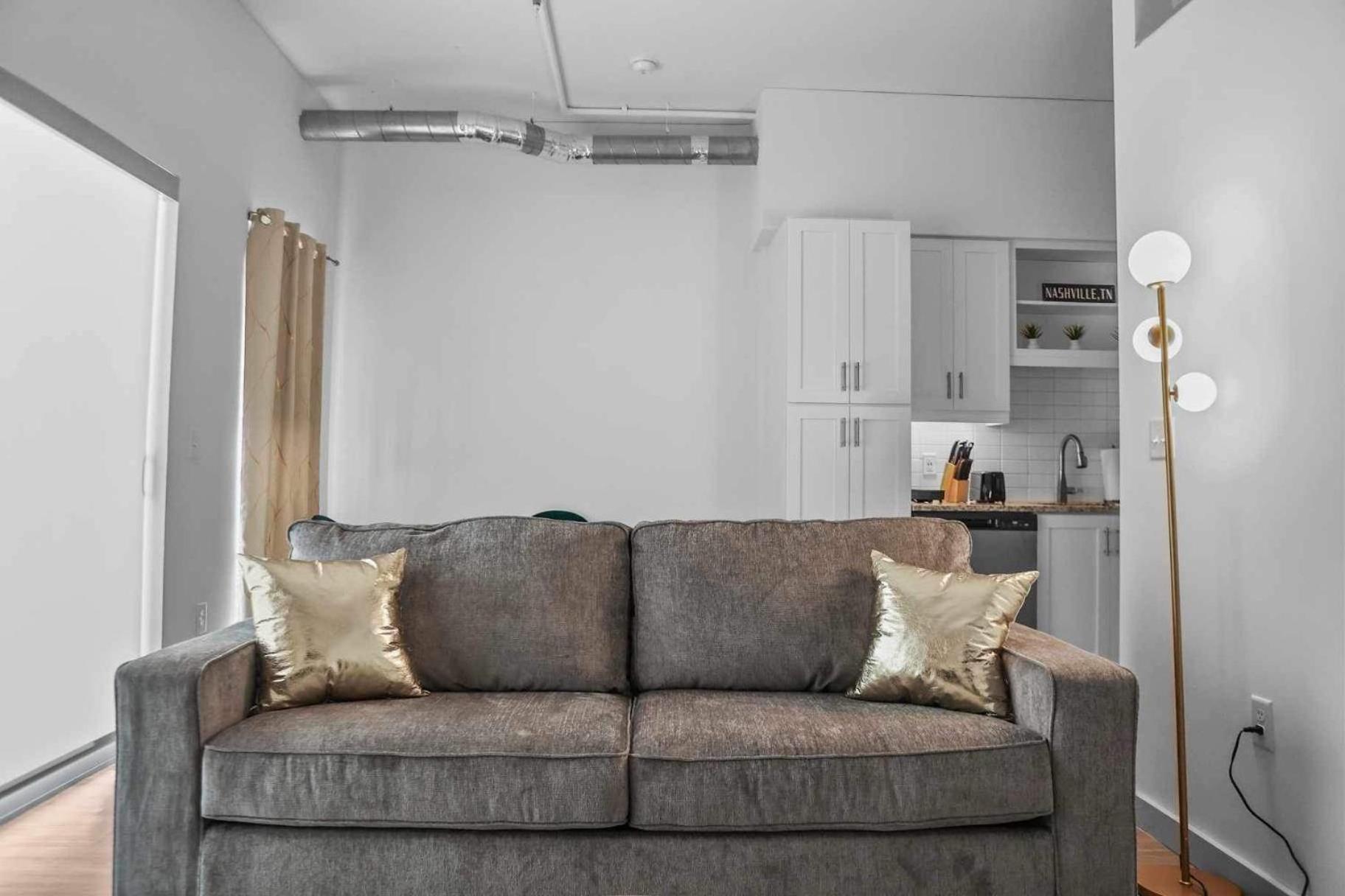 New In Nashville, Pool Gym Rooftop & Laundry 5 Min From Broadway Apartment *