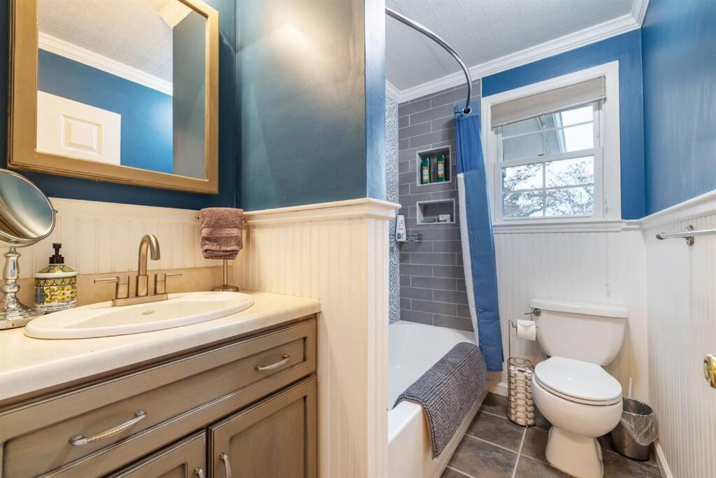 Holiday home Hillside Hot Tub Hideaway! King Bed / Fire Pit