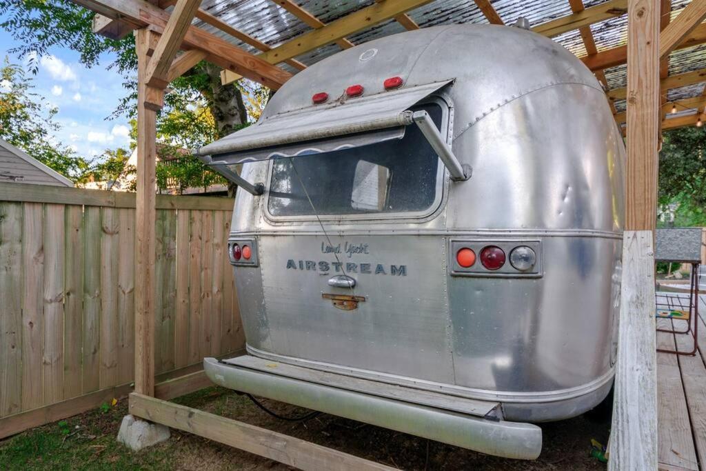 The Wingate Hot Tub & Airstream Oasis Holiday home *