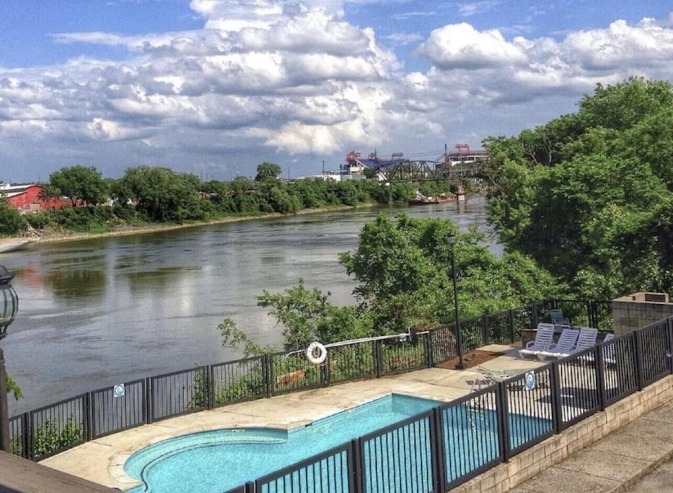 Downtown Riverfront Unit 762 Apartment *