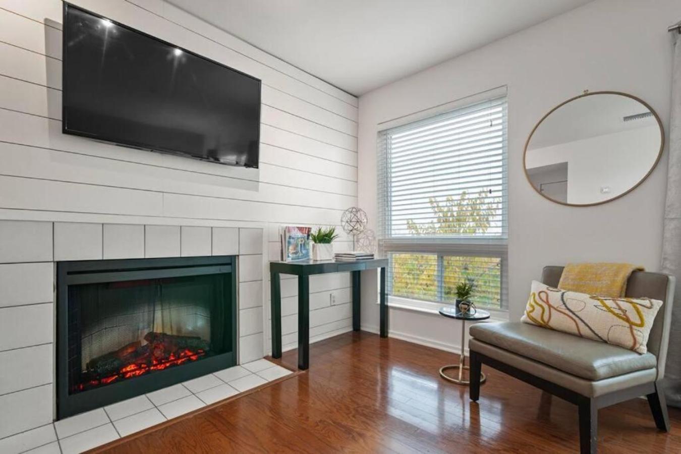 Downtown Riverfront Unit 790 Apartment