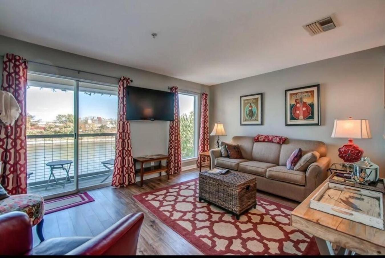 Downtown Riverfront Unit 820 *