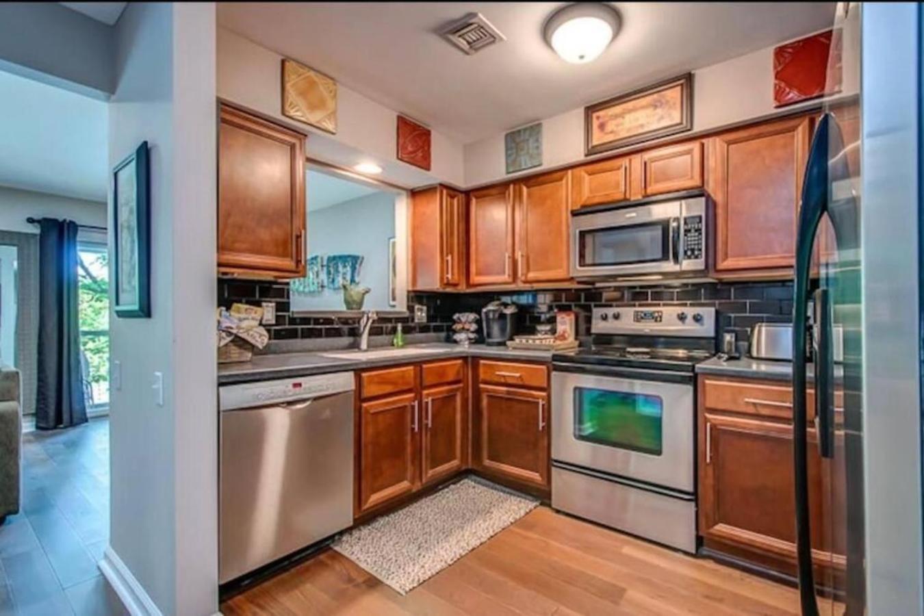 Apartment Downtown Covered Parking Unit 1014 *