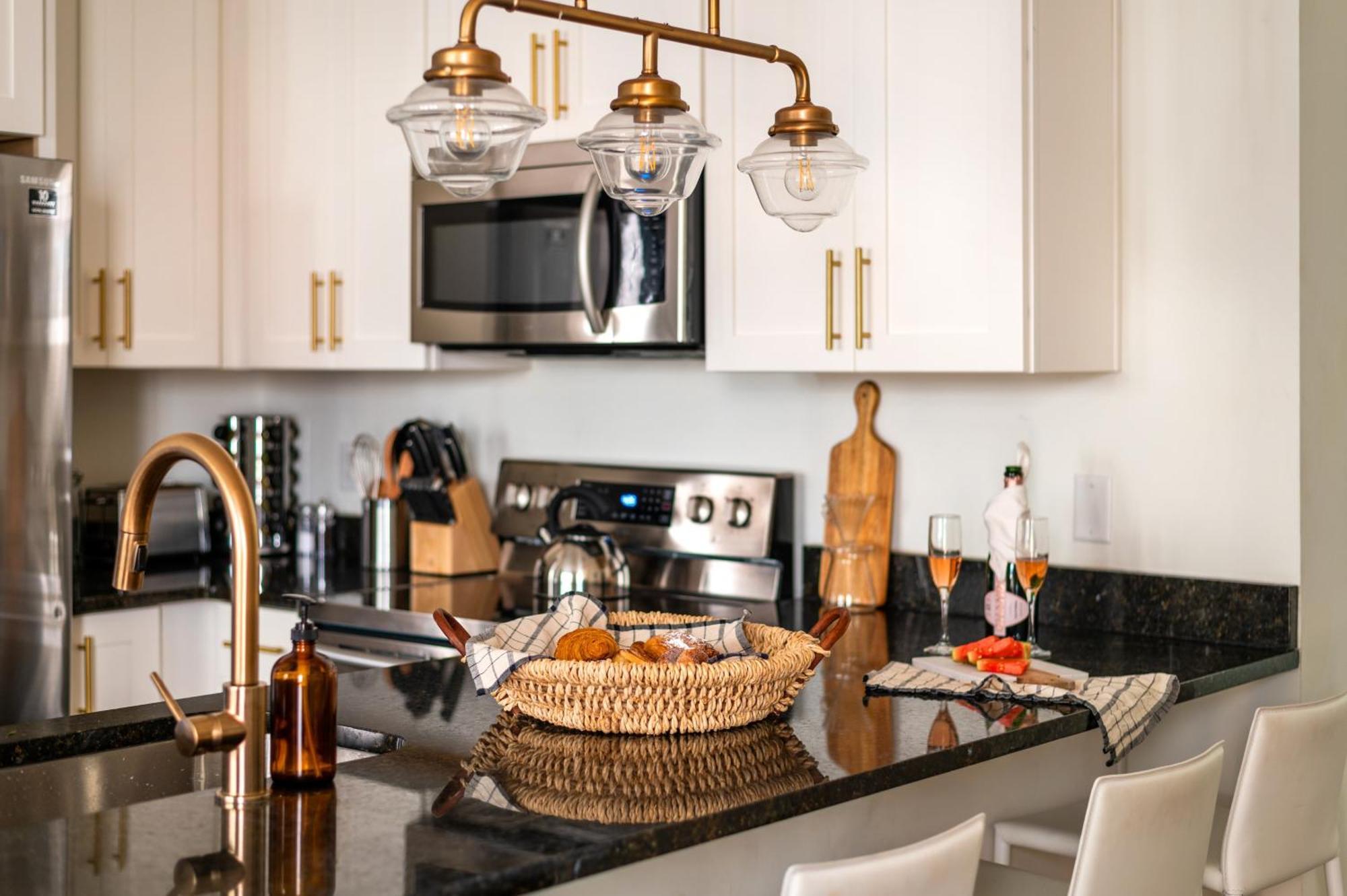Apartment Hart Buyout 7 By Avantstay Two Town W Stunning Amenities Design *