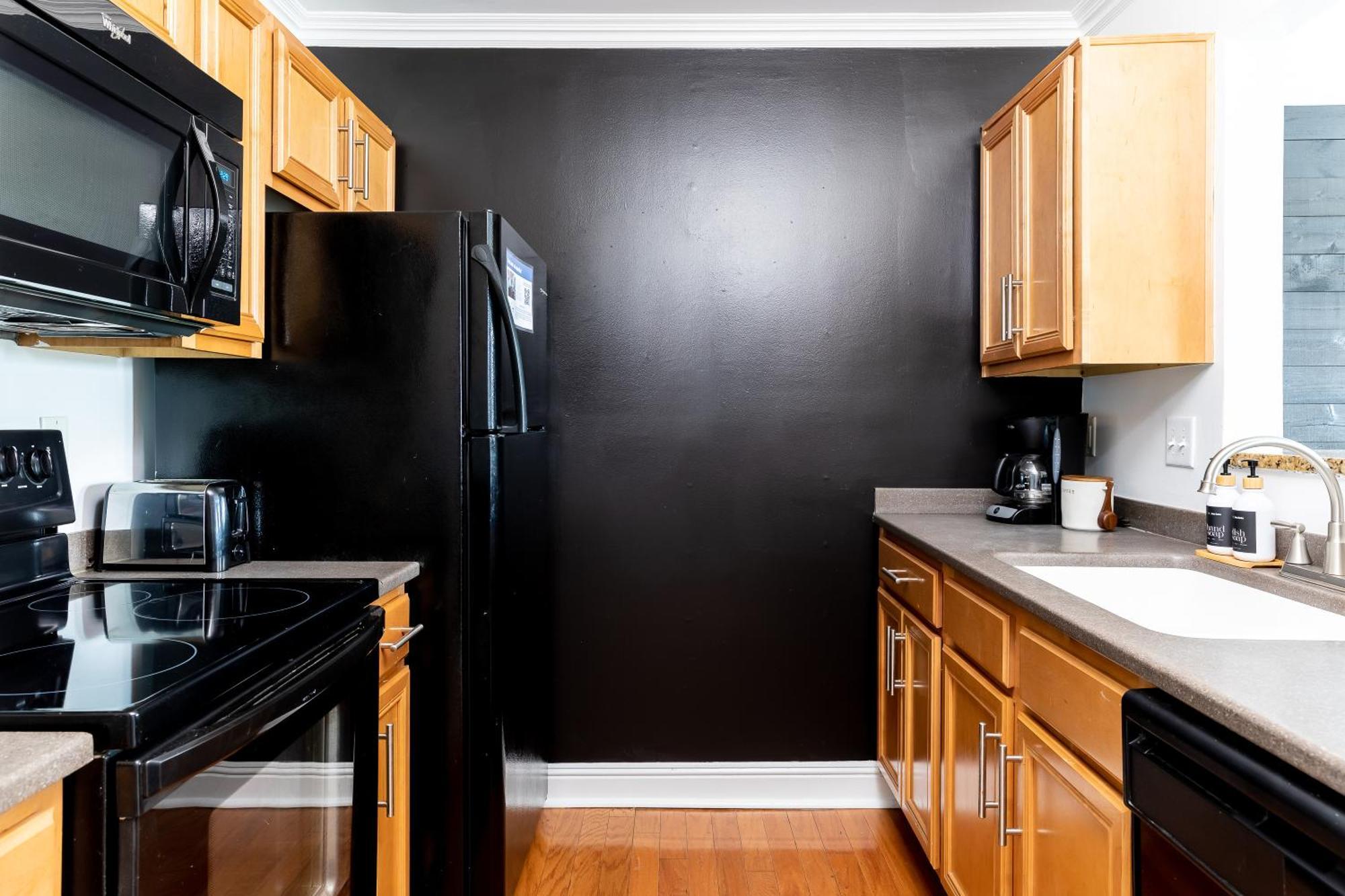 Walk To Downtown Broadway With Pool, Parking And Patio * Nashville