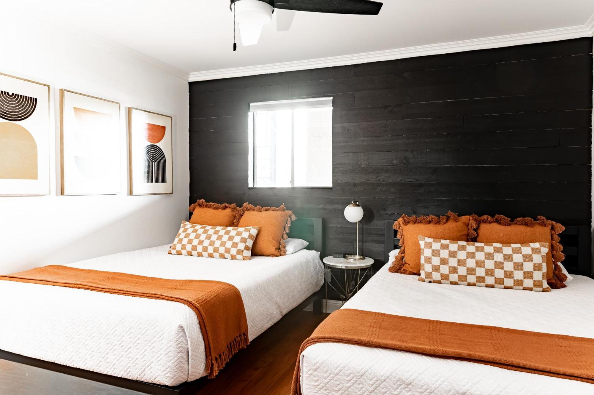 Walk To Downtown Broadway With Pool, Parking And Patio Nashville