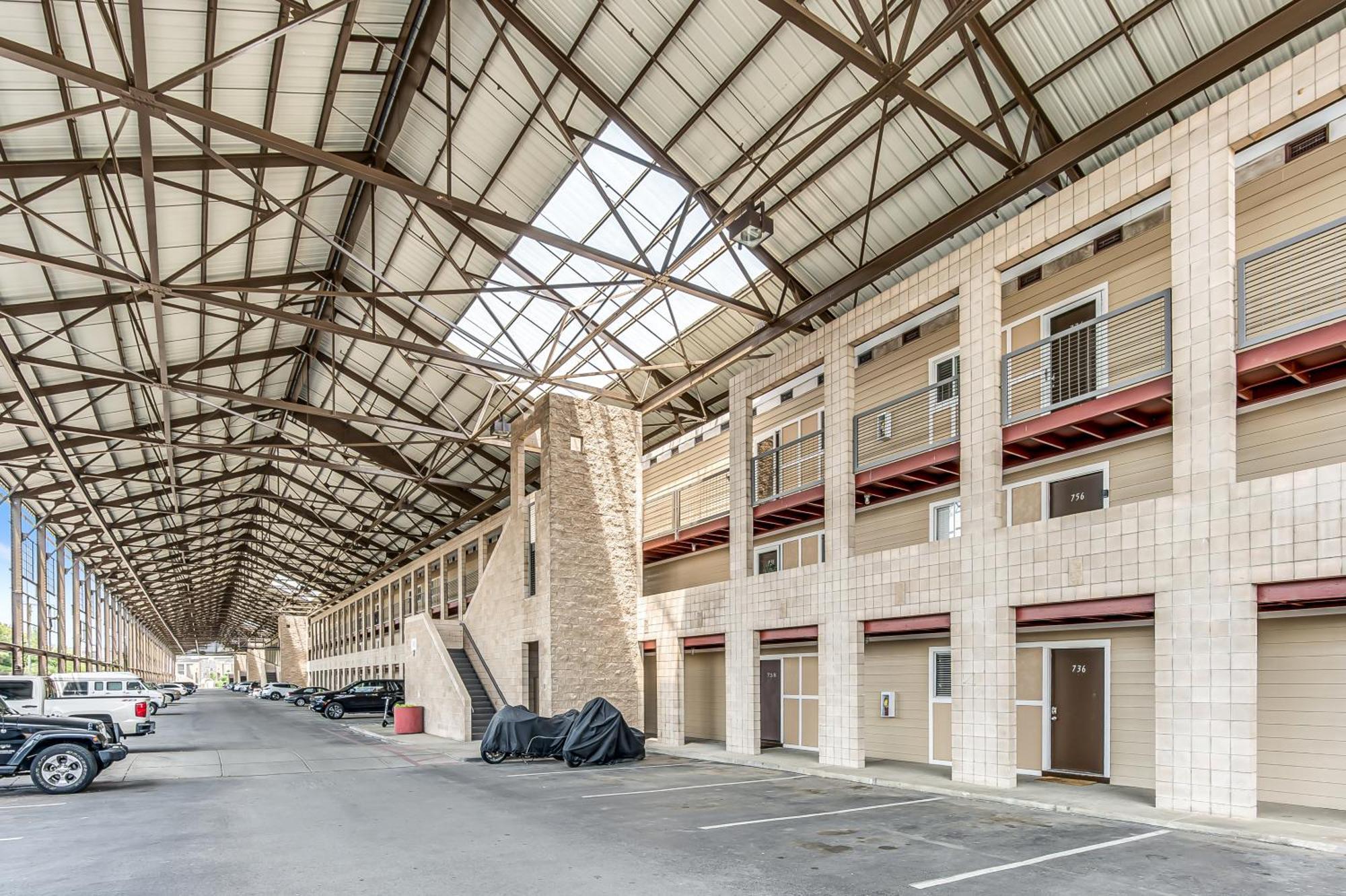 Oasis Walk To Broadway With Pool, Parking, Gym And Patio Apartment Nashville