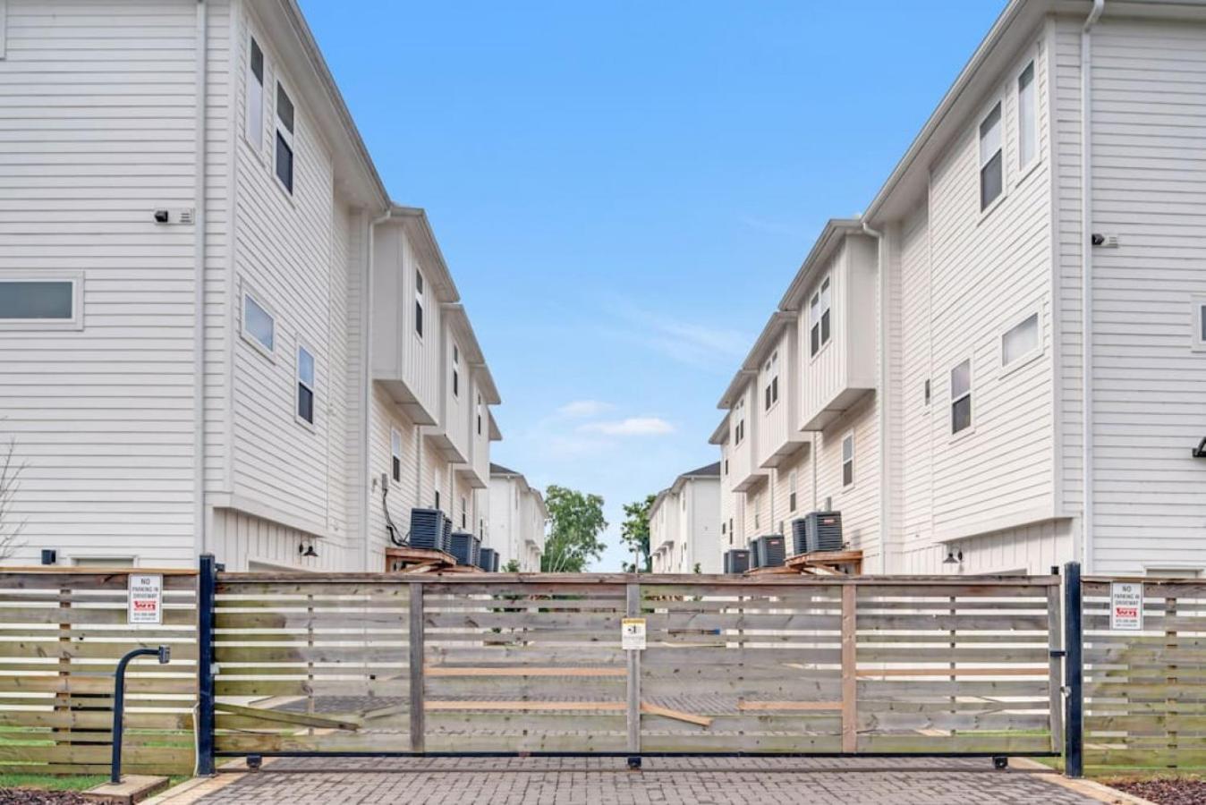 Holiday home Diamond Retreat Townhome 7 Beds 3 Mi To Downtown *