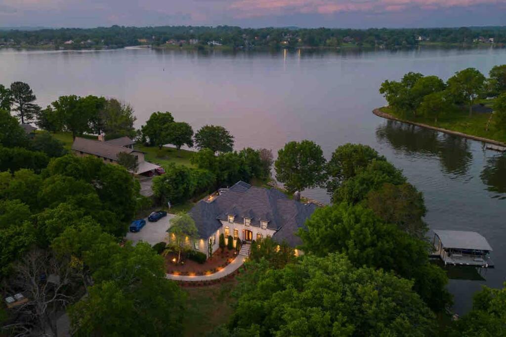 Luxury@lake Mansion Pool/hot Tub For Discerning Tastes Holiday home