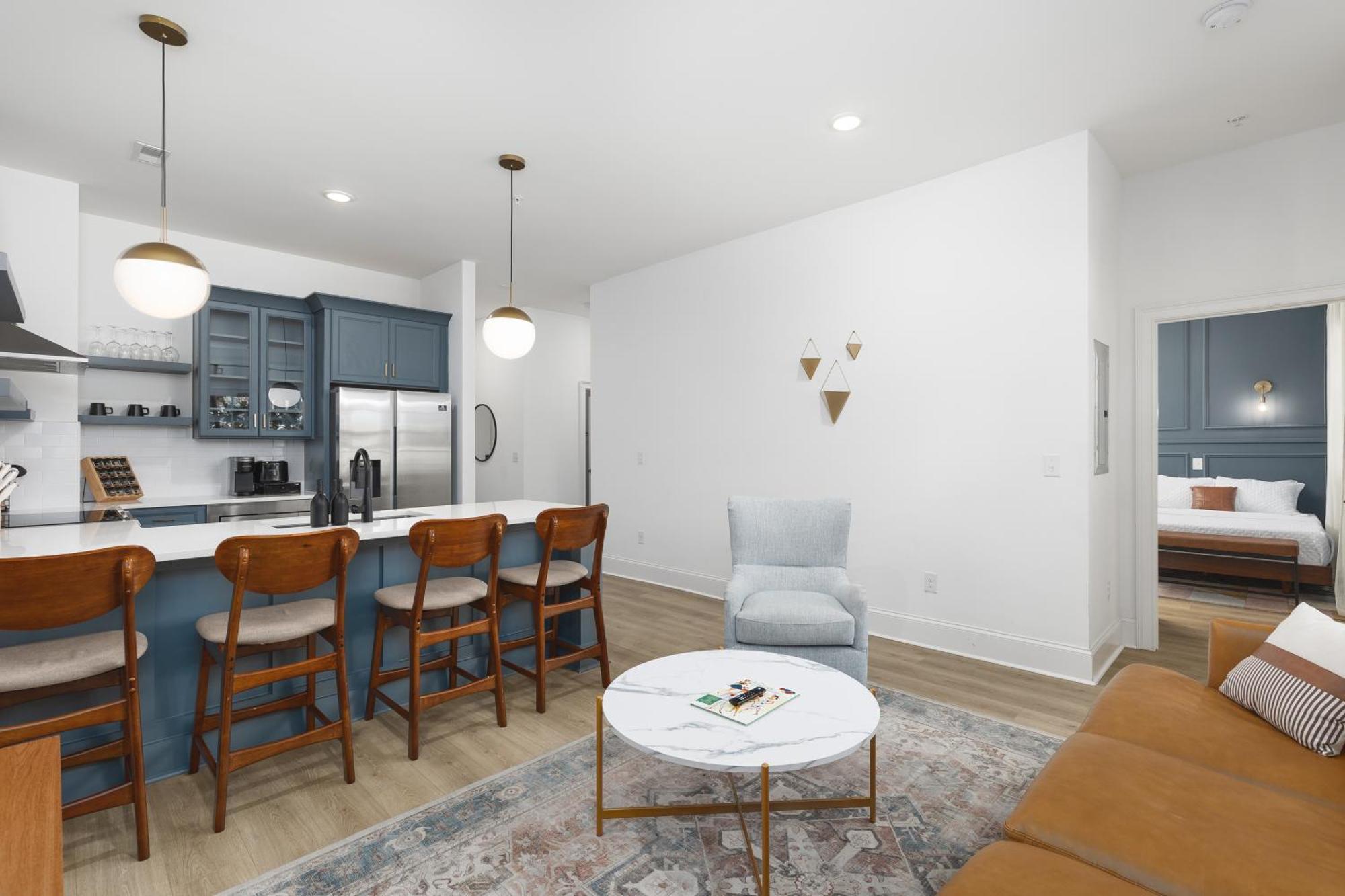 Chic 5 Bed, 2 Bedroom Free Parking - 3 Miles To Broadway Apartment Nashville