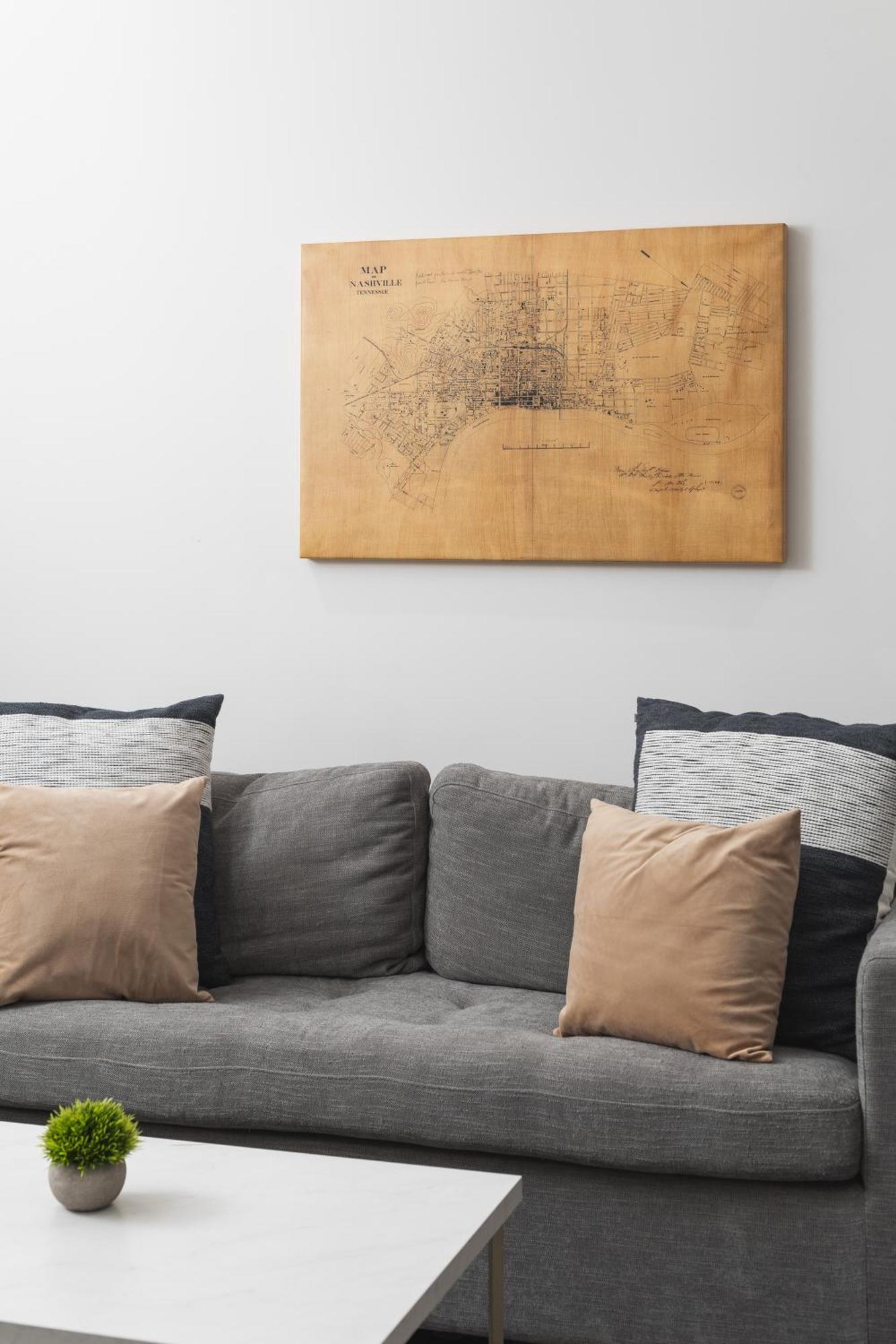 Near Downtown Broadway & Stadium With Free Parking Apartment