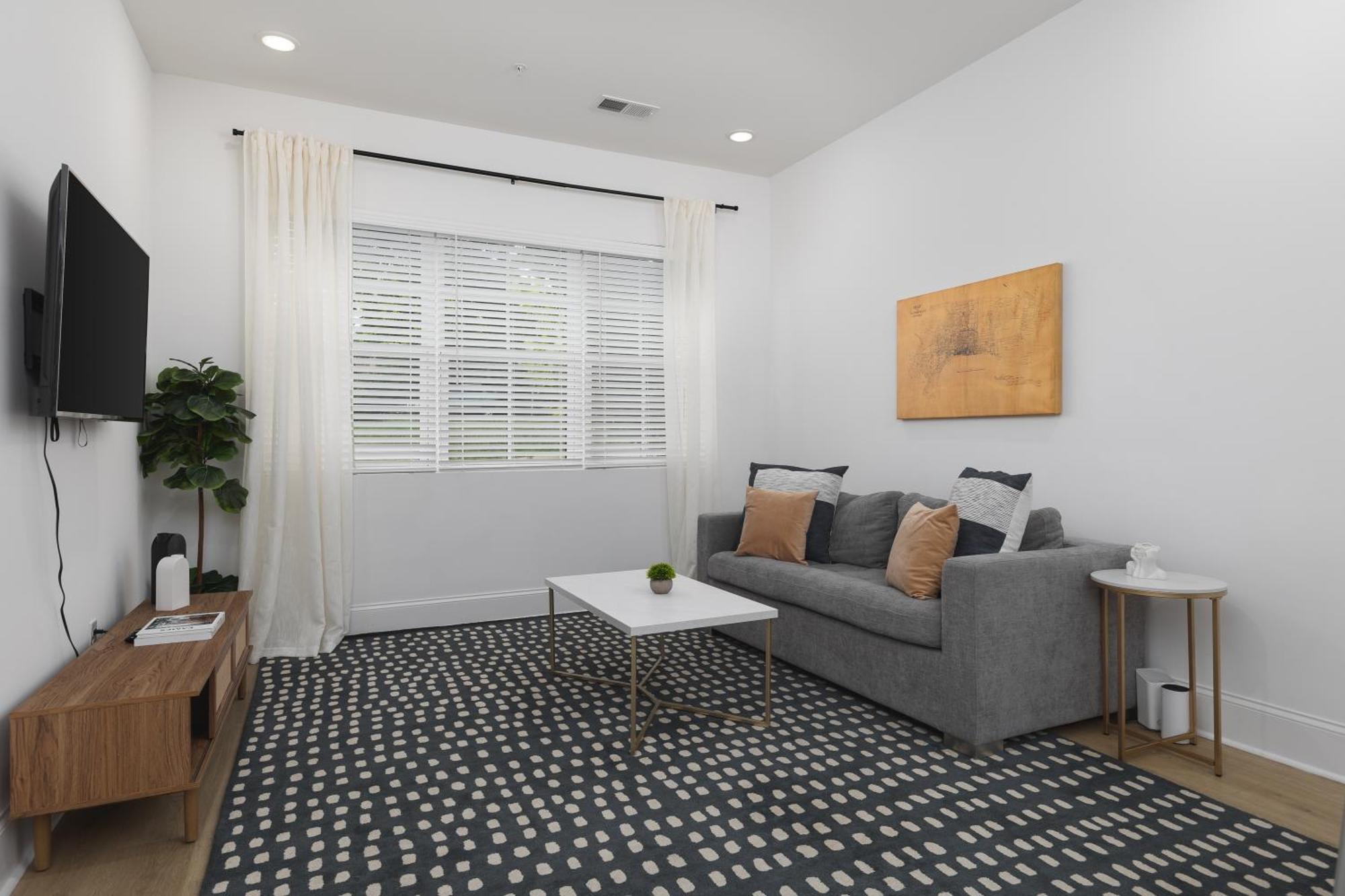 Near Downtown Broadway & Stadium With Free Parking Apartment *