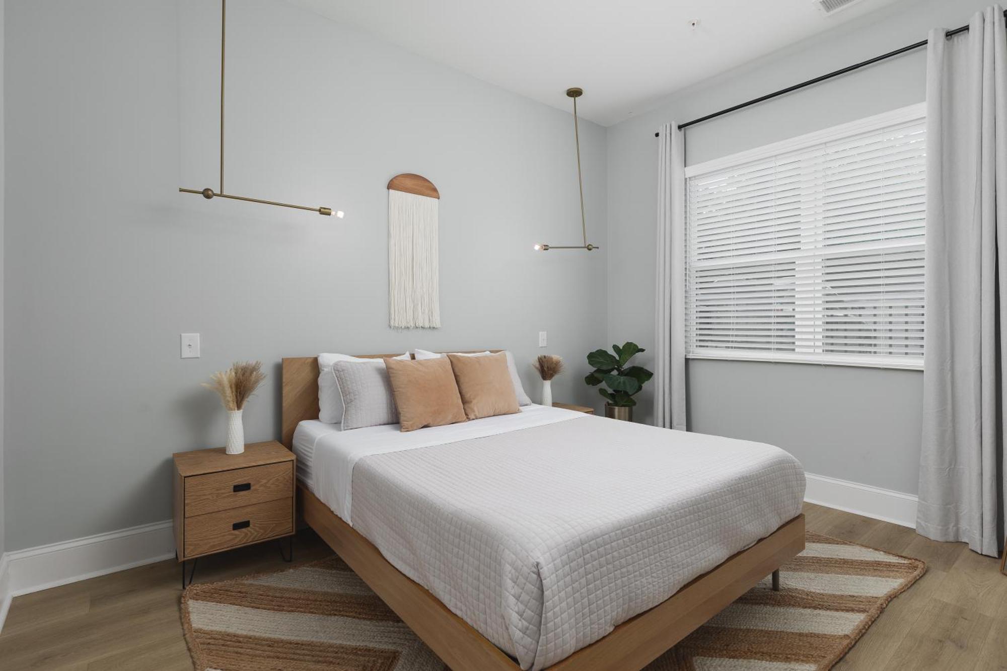 Luxury Design, Close To Broadway - 4 Beds, 2 Bedrm *