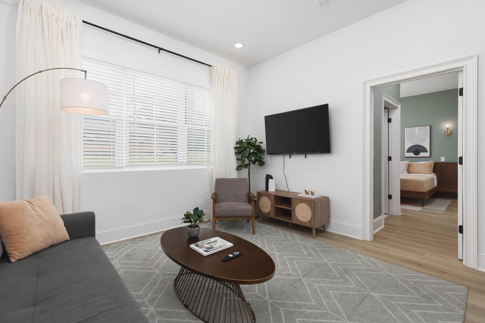 Luxury Design, Close To Broadway - 4 Beds, 2 Bedrm *