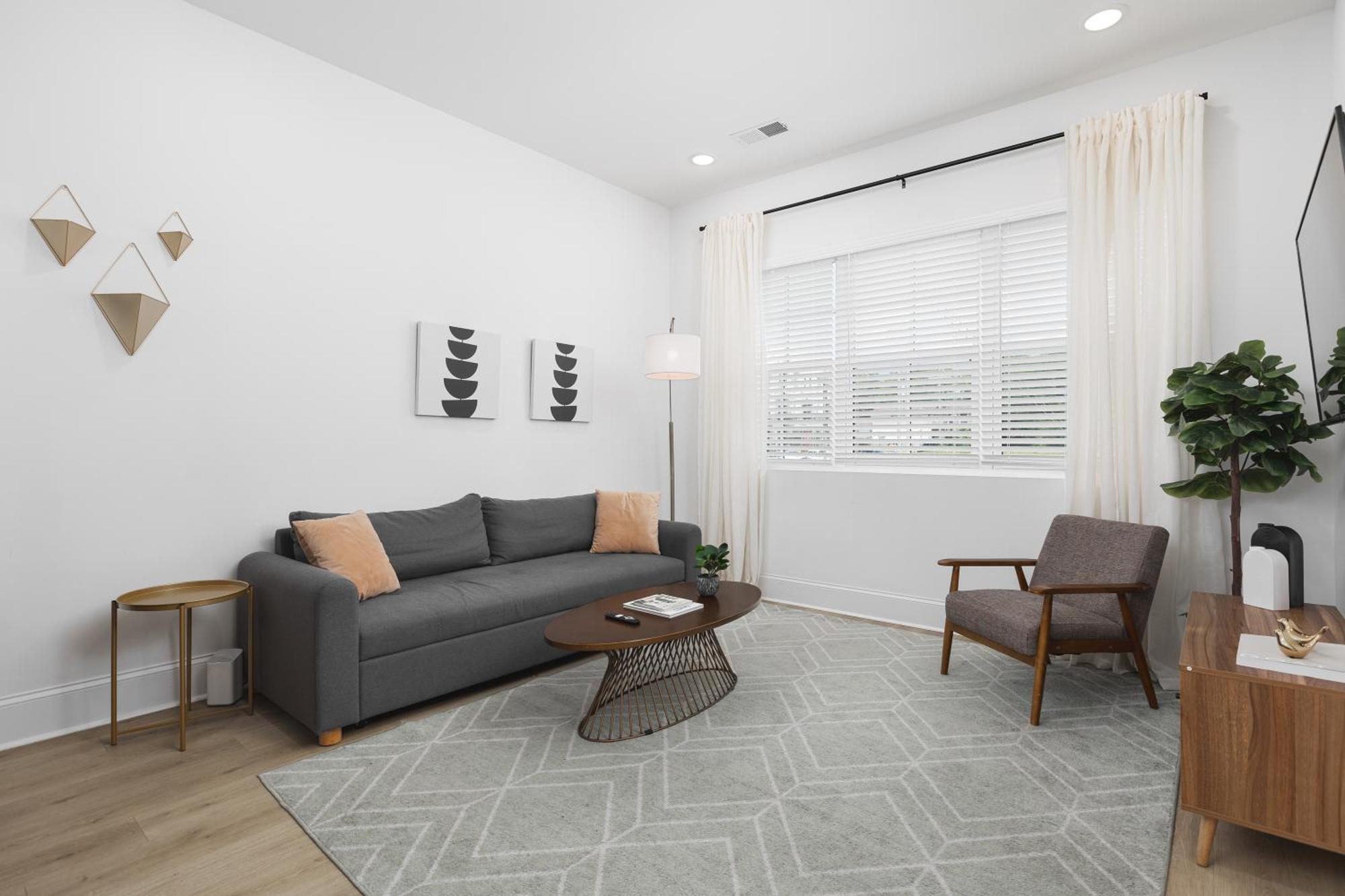 Luxury Design, Close To Broadway - 4 Beds, 2 Bedrm *