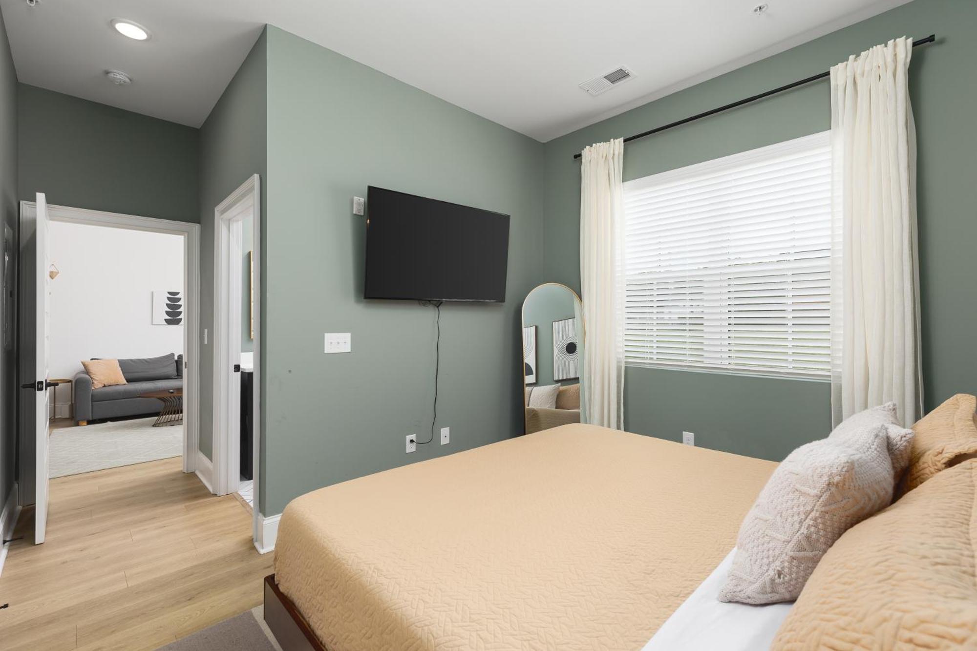 Luxury Design, Close To Broadway - 4 Beds, 2 Bedrm