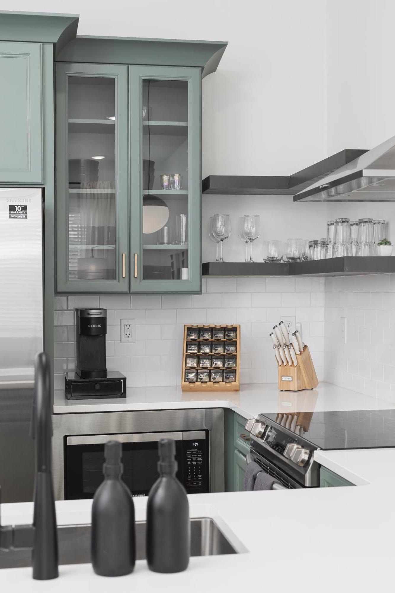 Luxury Design, Close To Broadway - 4 Beds, 2 Bedrm