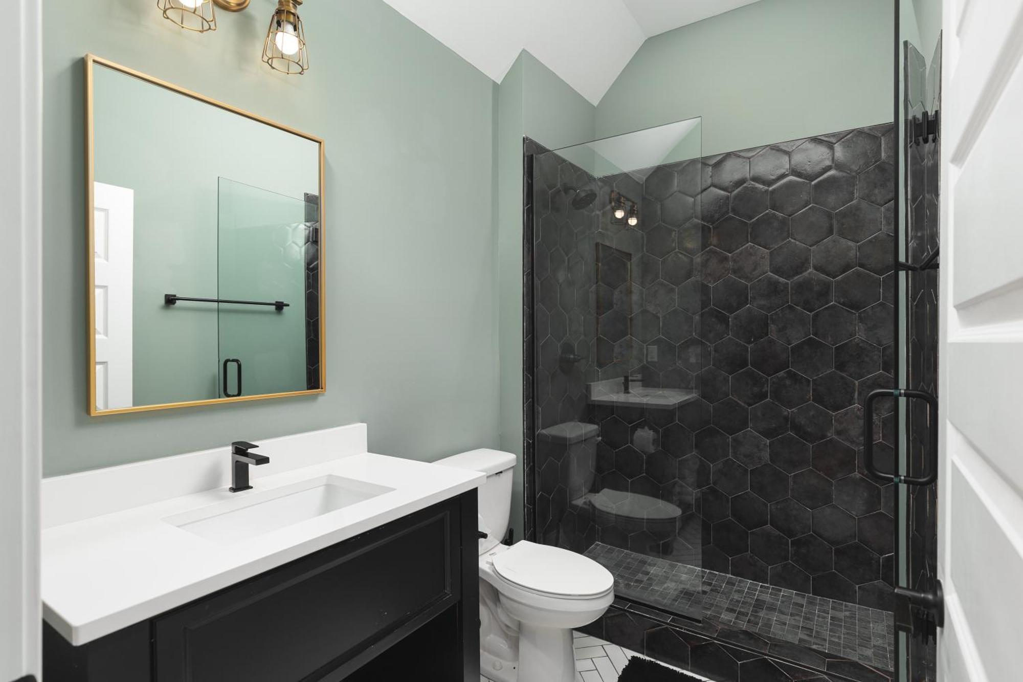 Luxury Design, Close To Broadway - 4 Beds, 2 Bedrm *