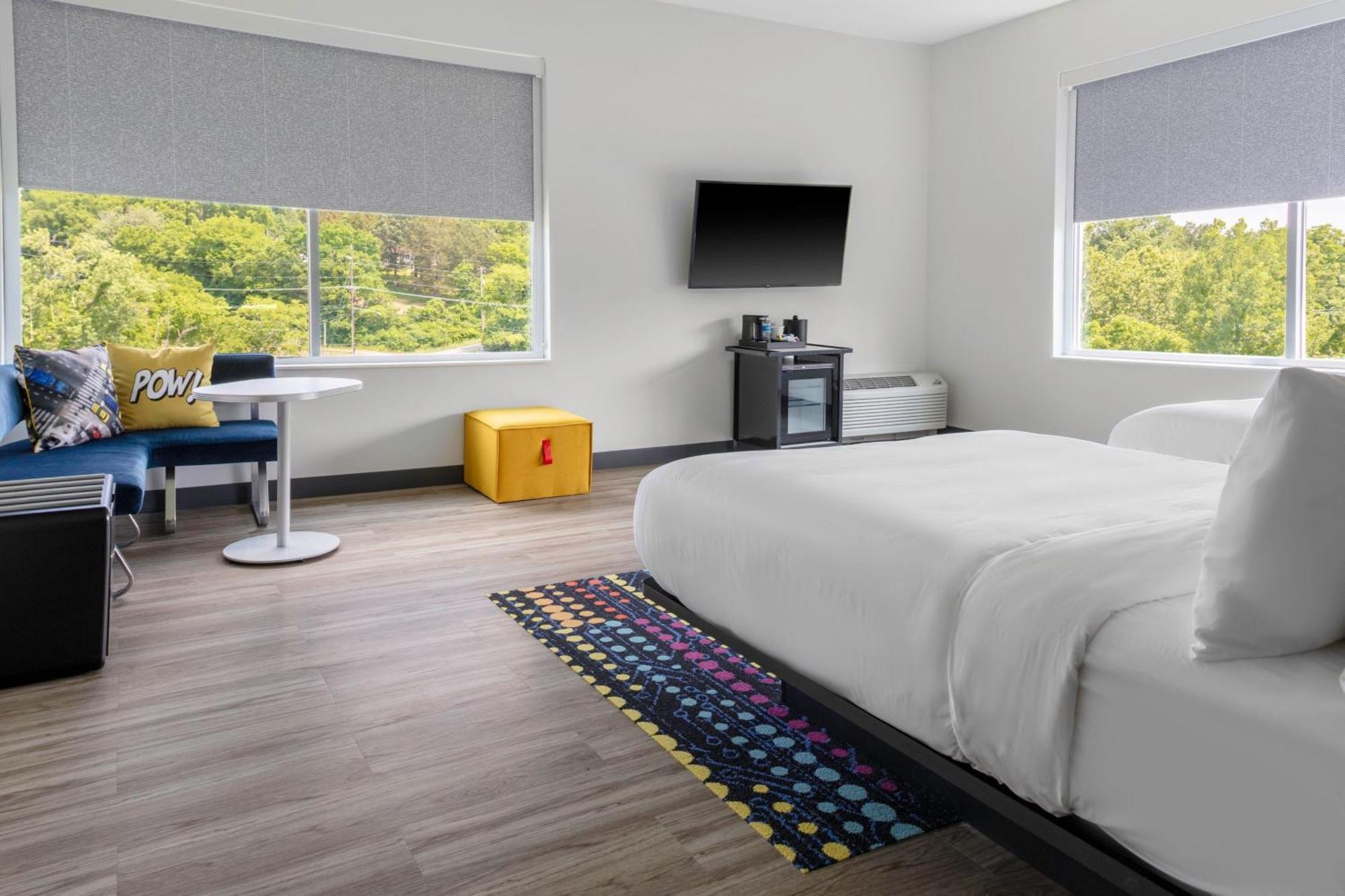 Aloft Airport 3*