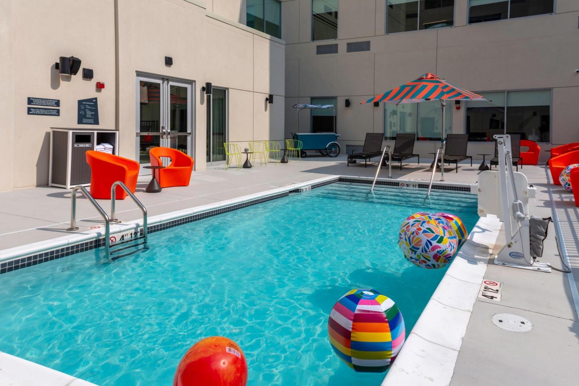 Aloft Airport Hotel