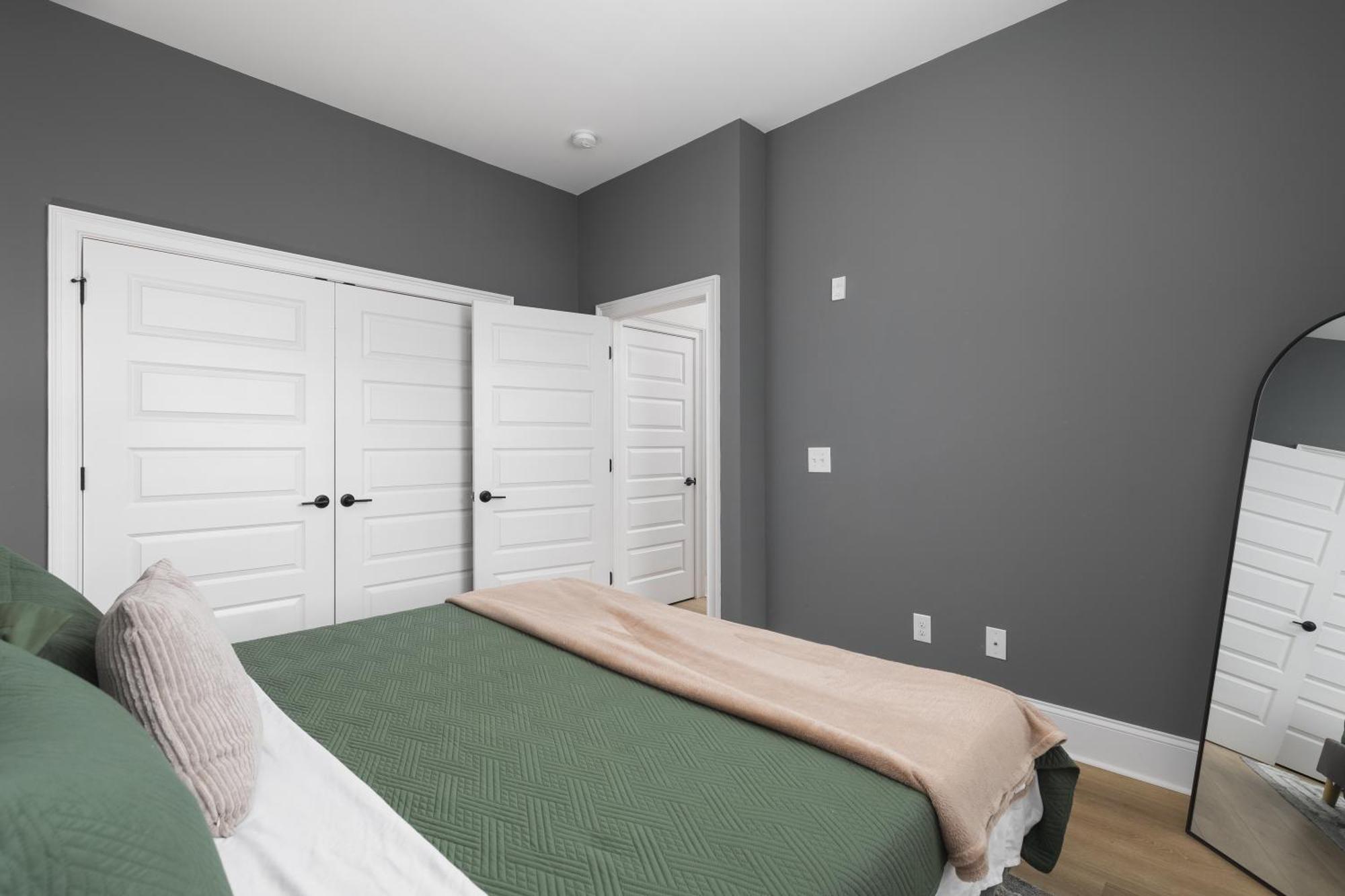 Modern Spacious With Parking By Downtown Broadway Apartment Nashville