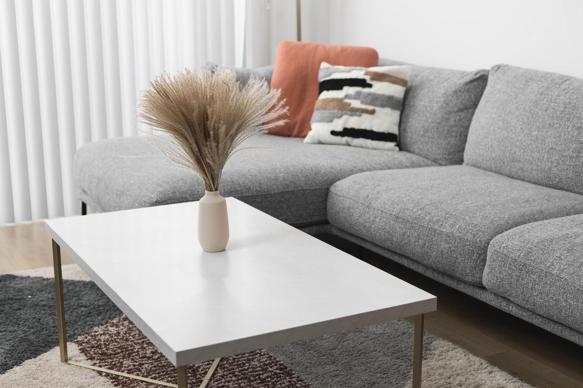 Modern Spacious With Parking By Downtown Broadway Apartment *