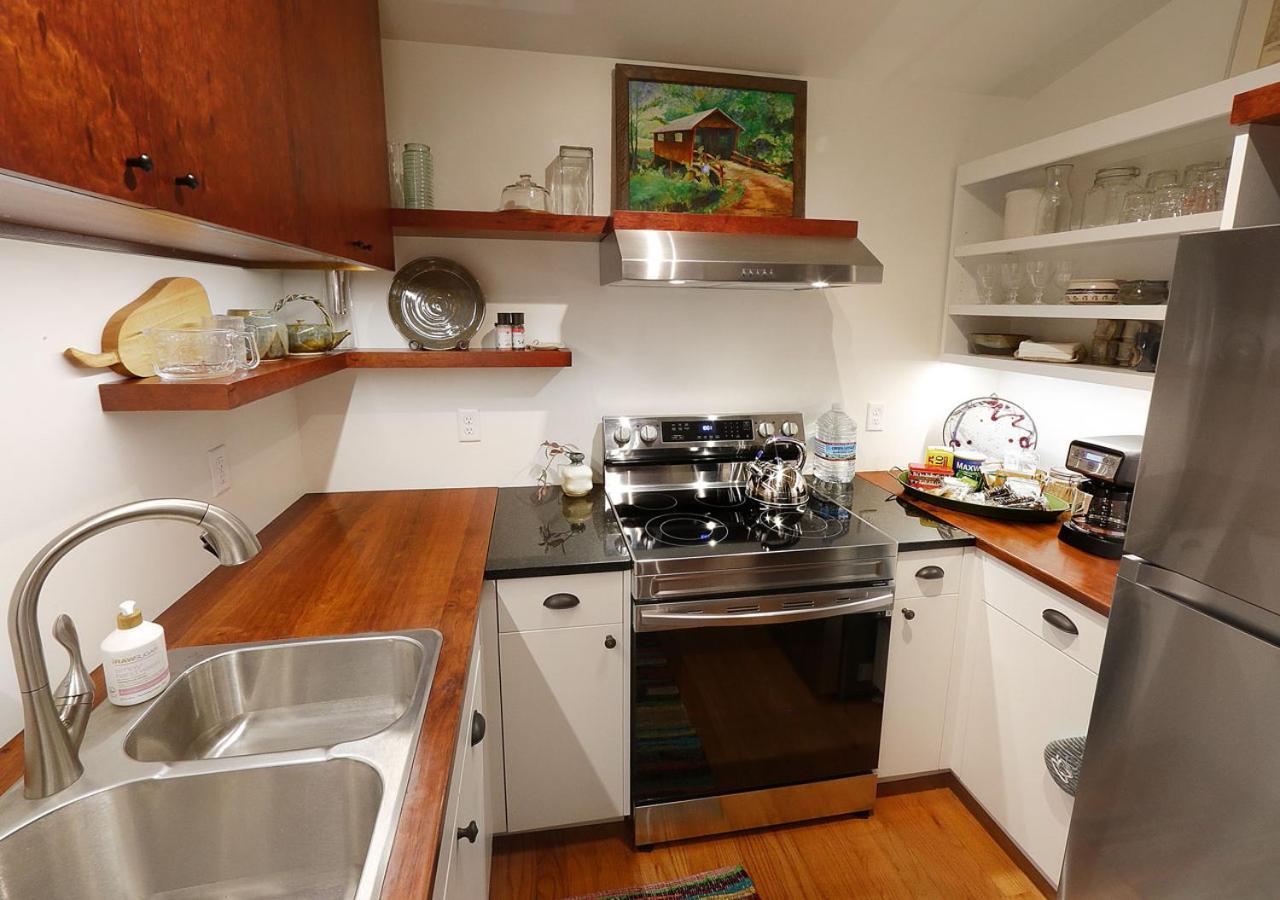 Westwood Shed In By Geodis Vanderbilt Belmont, 1 Accessible Apartment