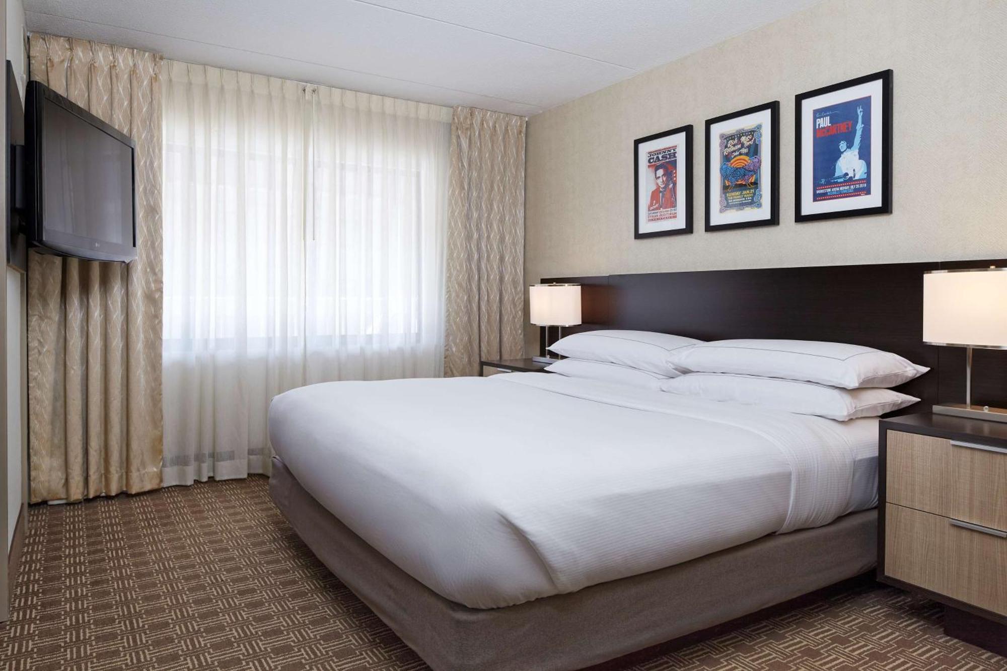 Hotel Doubletree By Hilton Airport 3*