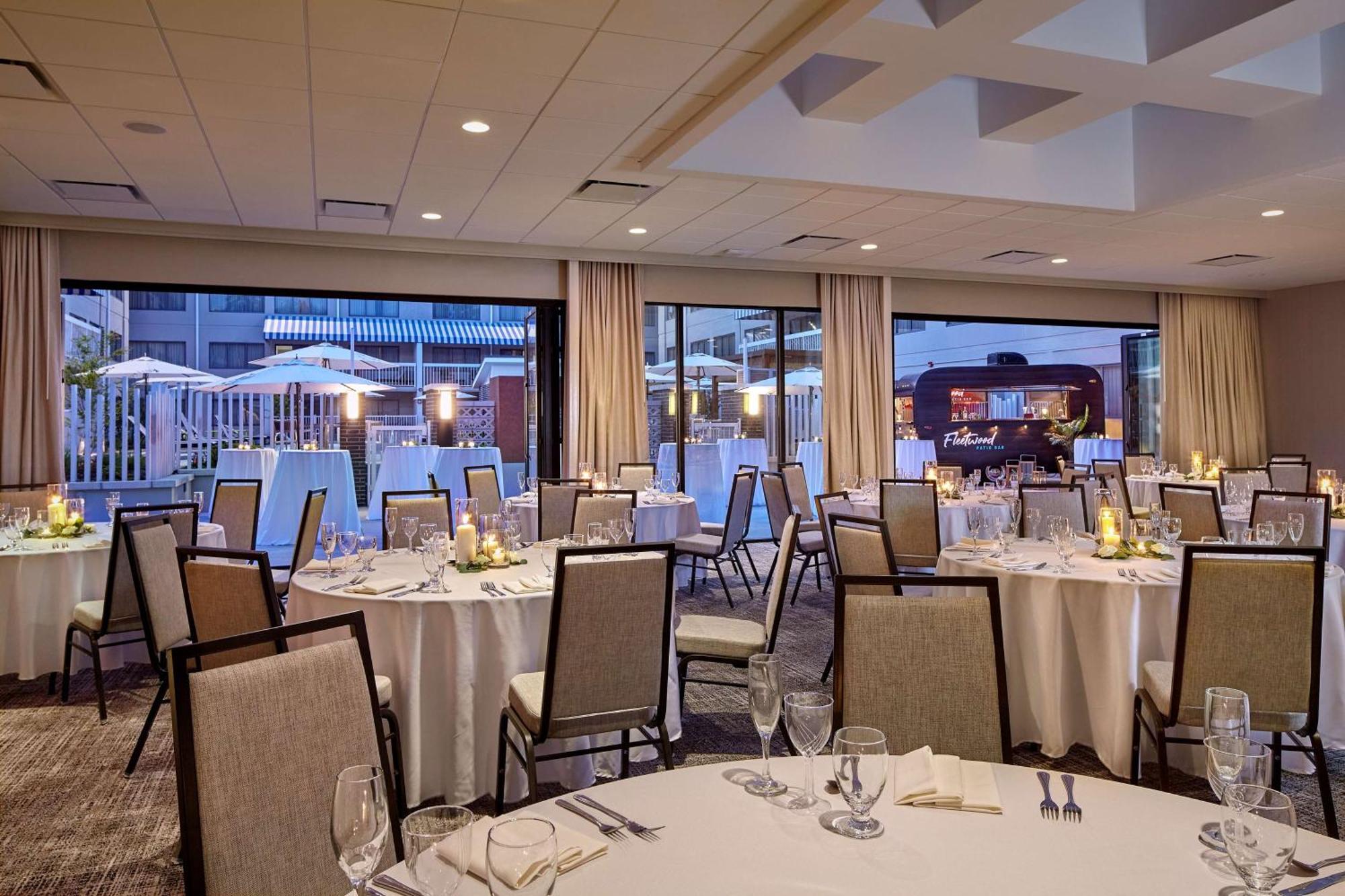 Hotel Doubletree By Hilton Airport