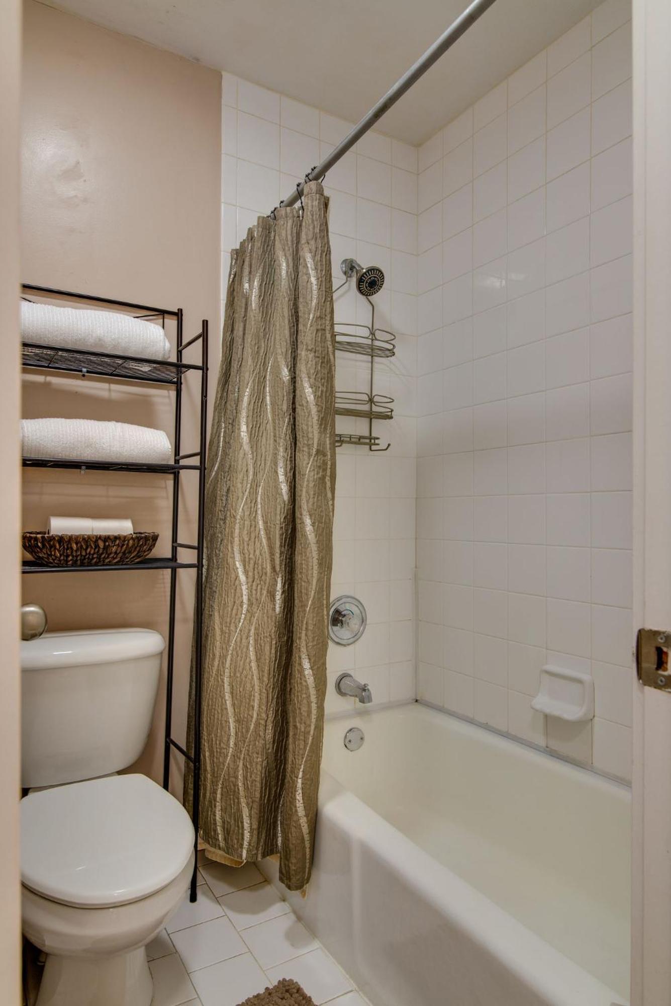 New Listing! Gorgeous Downtown Walk To On The River #3 Aparthotel *