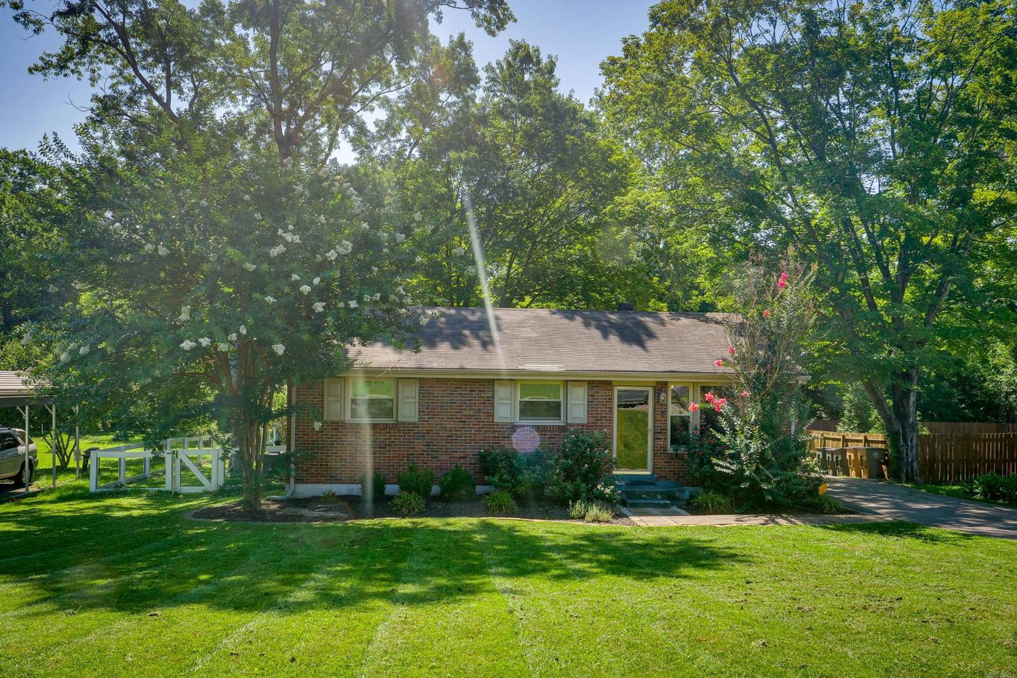 Getaway With Gazebo, 11 Mi To Downtown! Holiday home