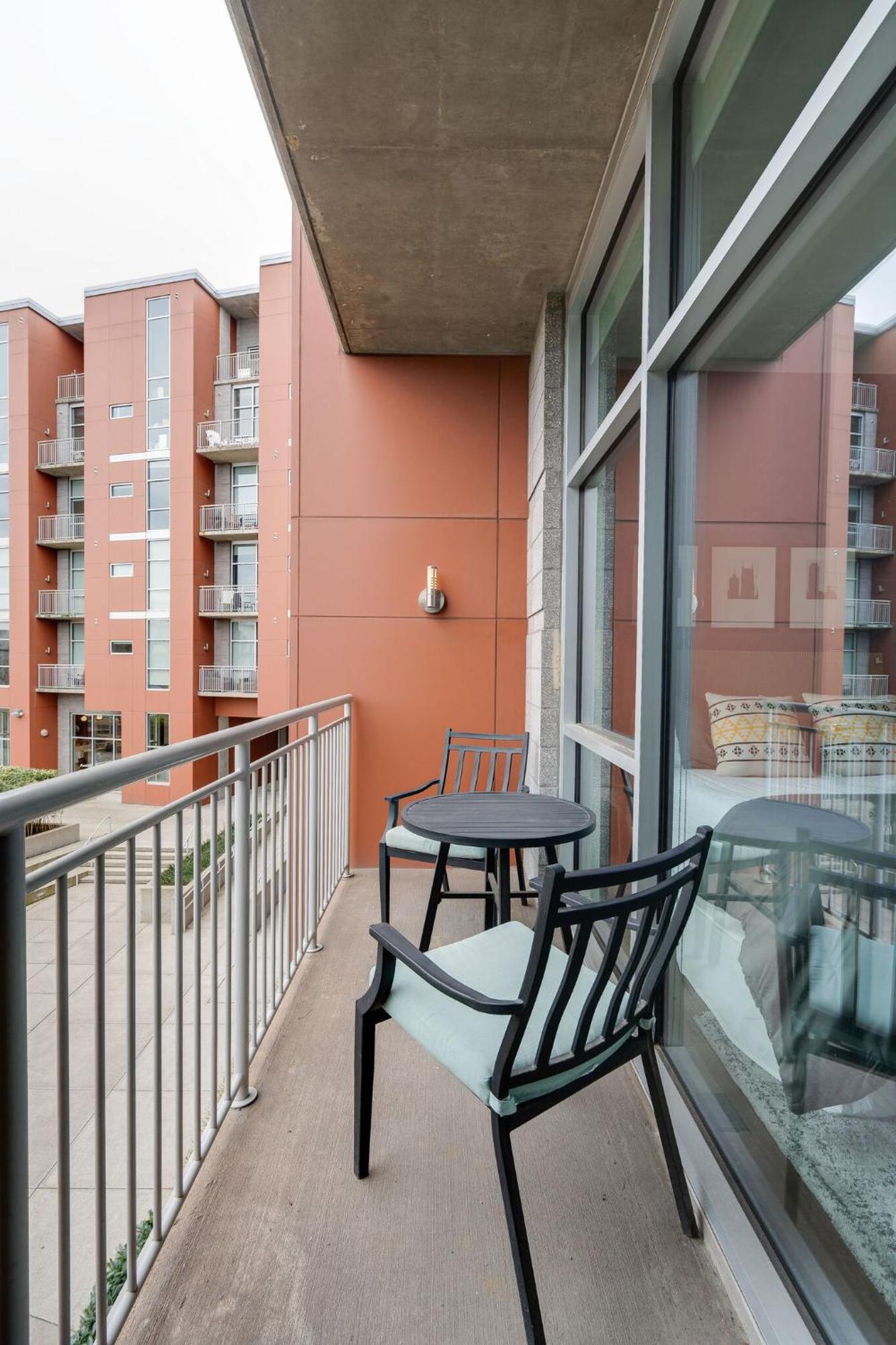 Smart, Stylish Music - Concierge, Restaurants, Gym, Rooftop Patio, Parking * Nashville