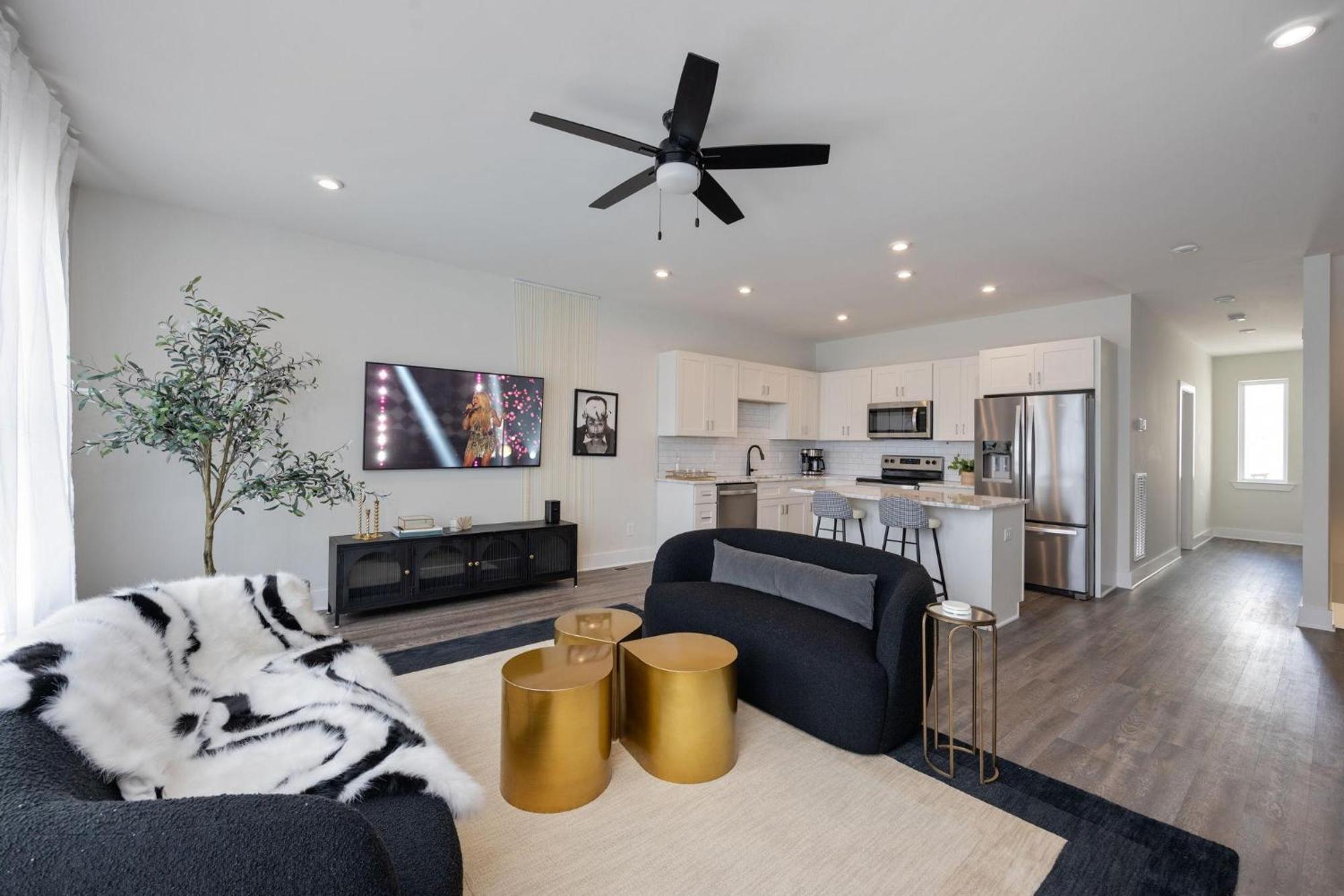 Southern & Style-2 Townhomes-7 Mins To Broadway