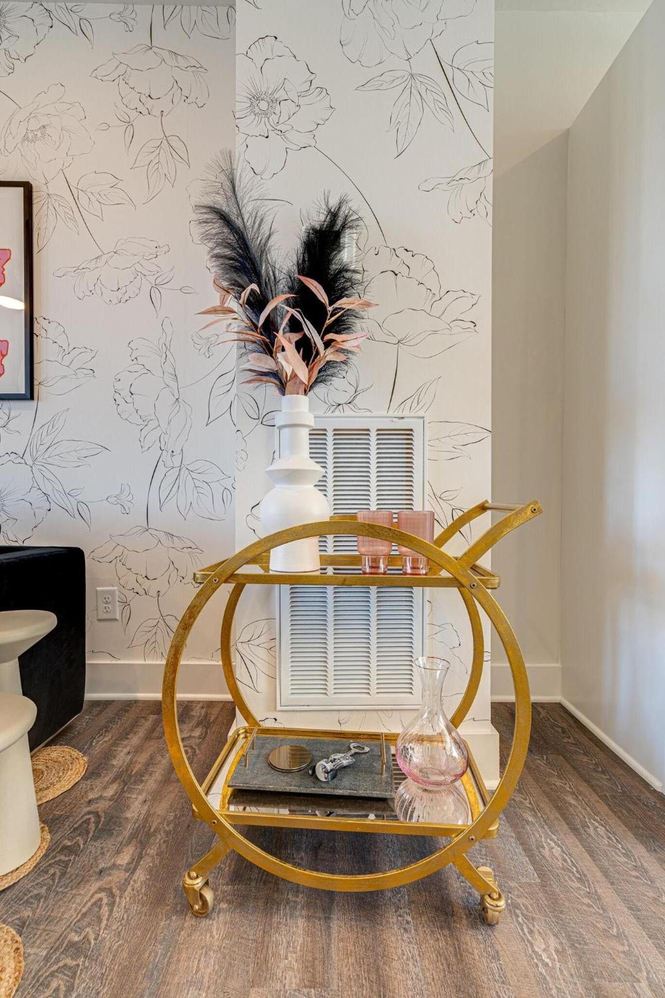 Hotel - 5629 Lenox Ave