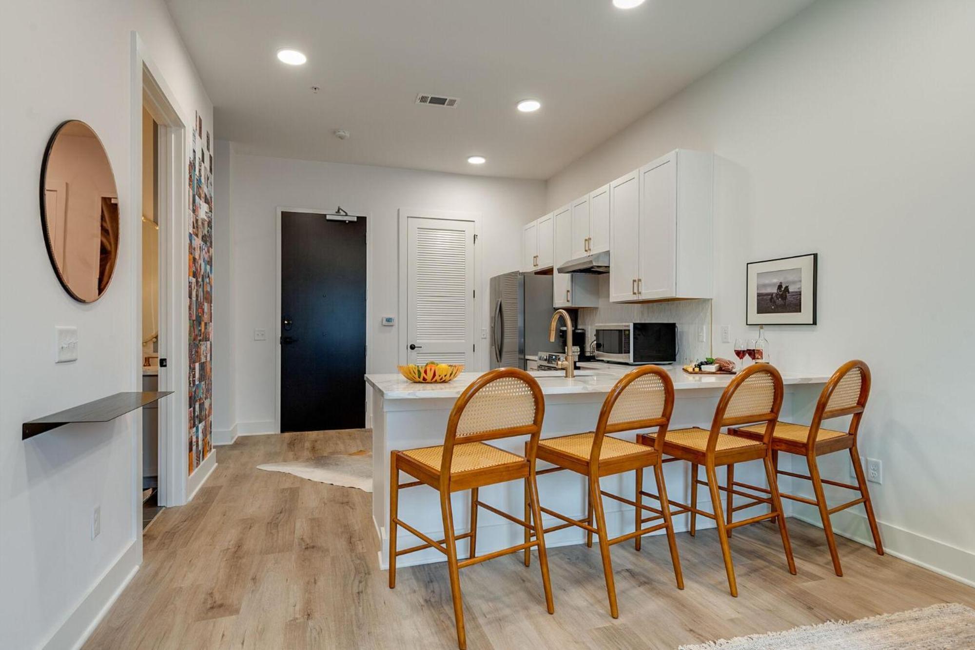 - 815 Main St Unit 203 4*