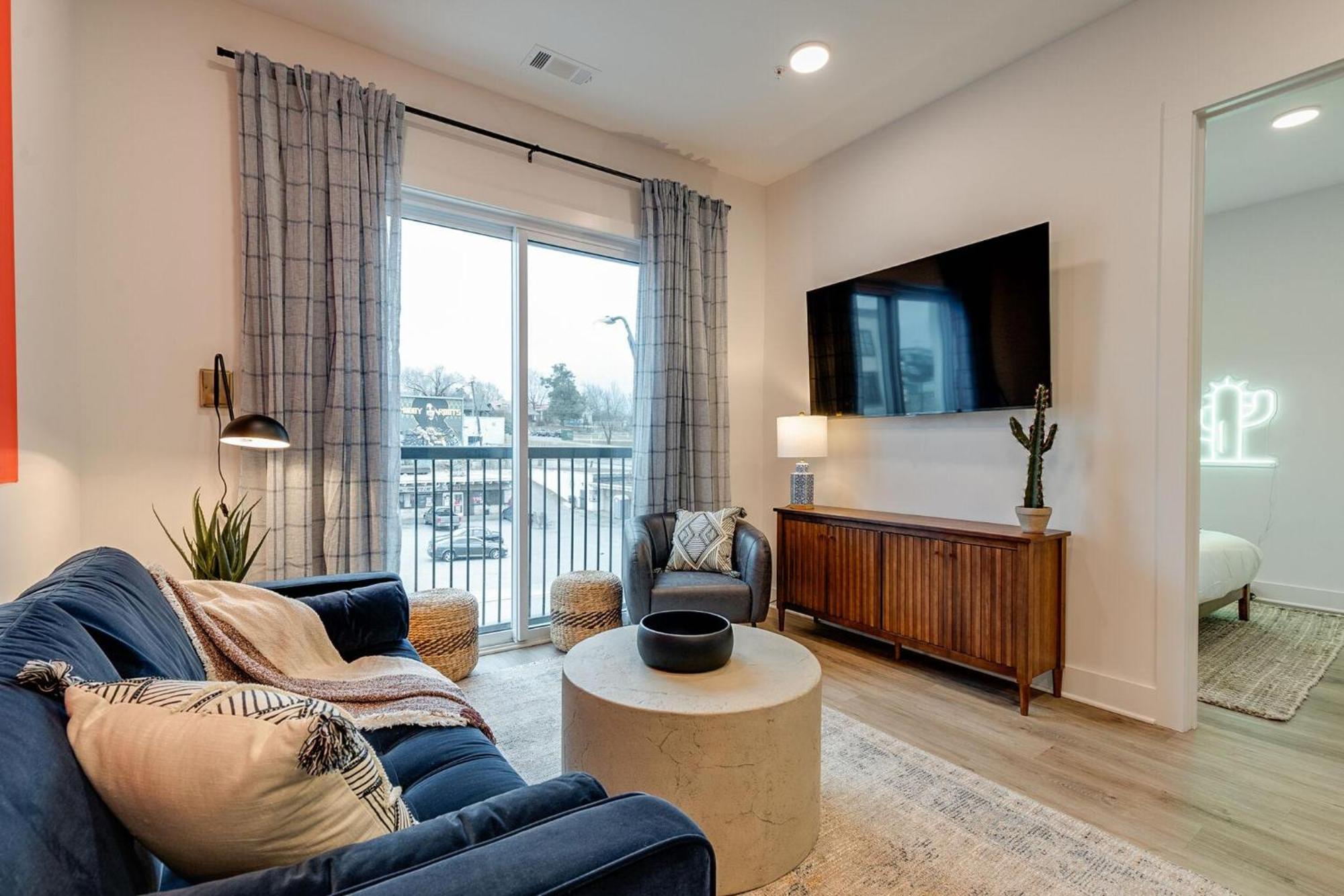 - 815 Main St Unit 203 Hotel 4*